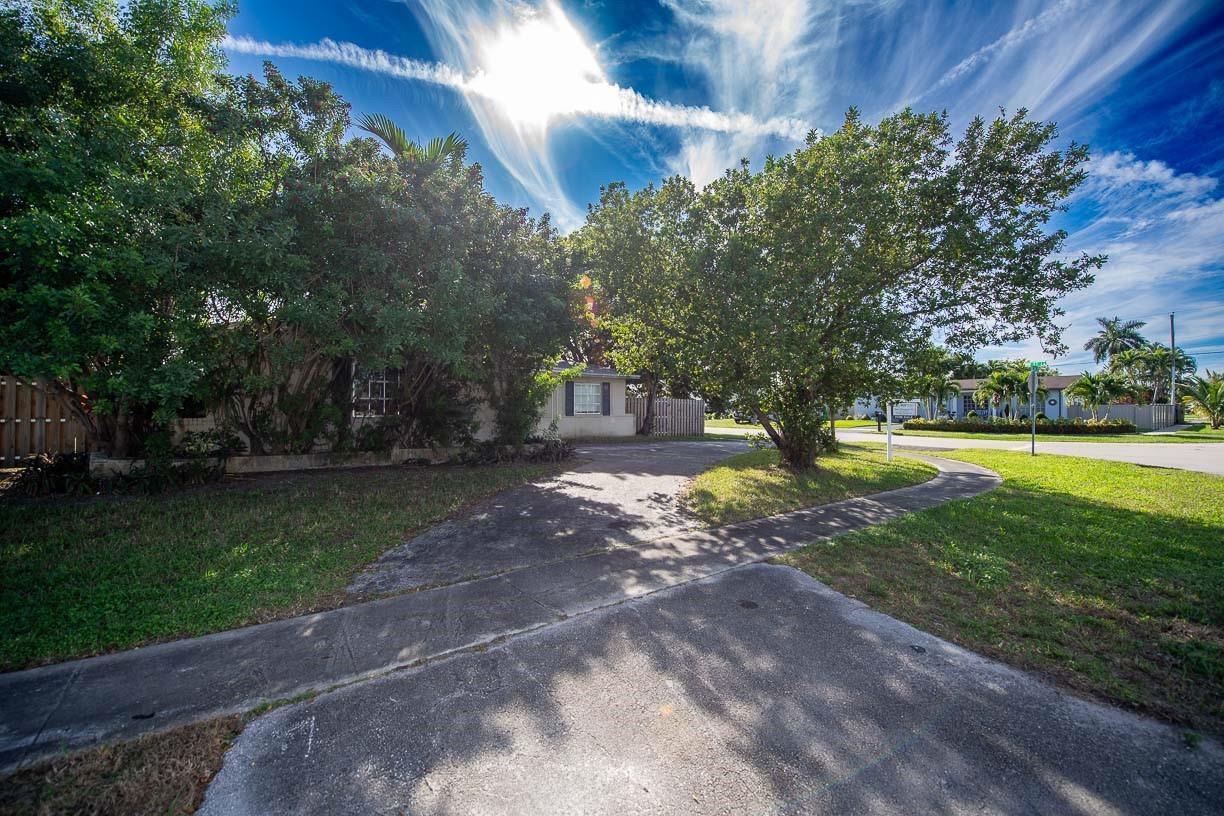 9370 NW 25th Court, Sunrise FL 33322 photo 2