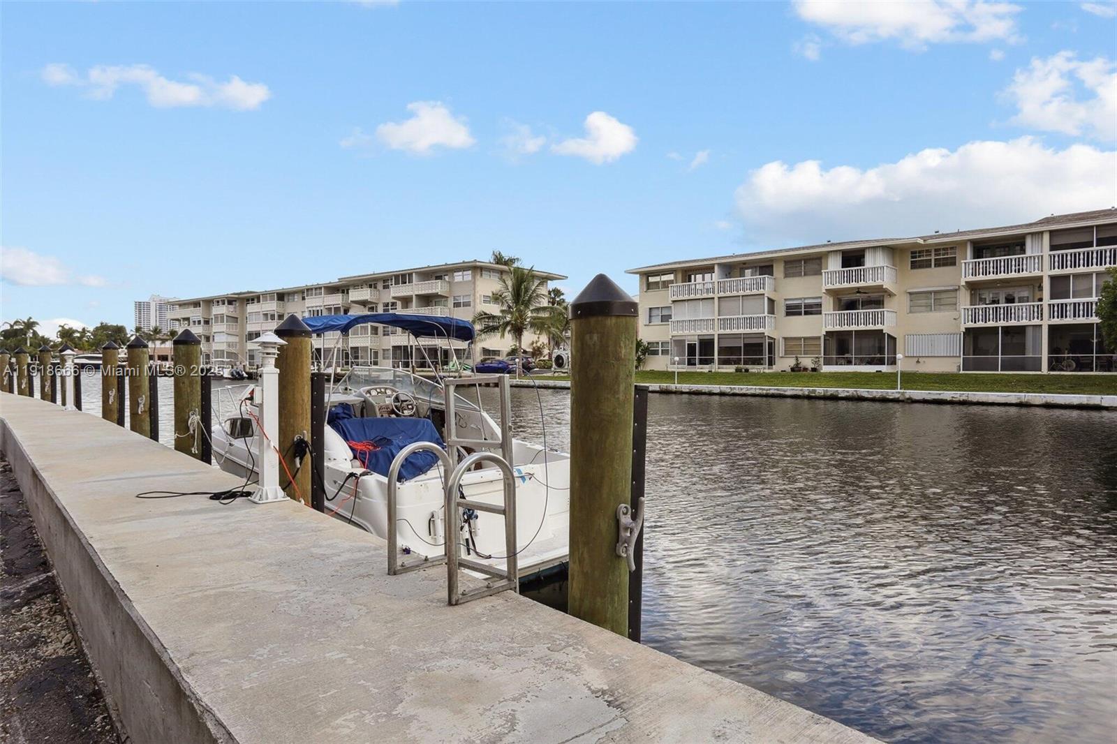 427 Golden Isles Dr # 11F, Hallandale Beach FL 33009 photo 3