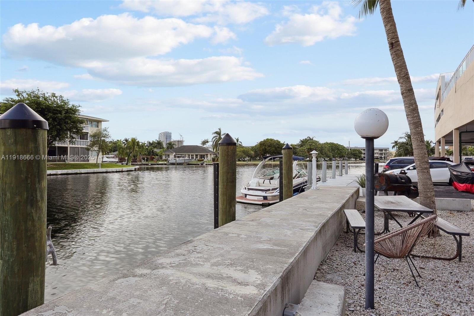 427 Golden Isles Dr # 11F, Hallandale Beach FL 33009 photo 4