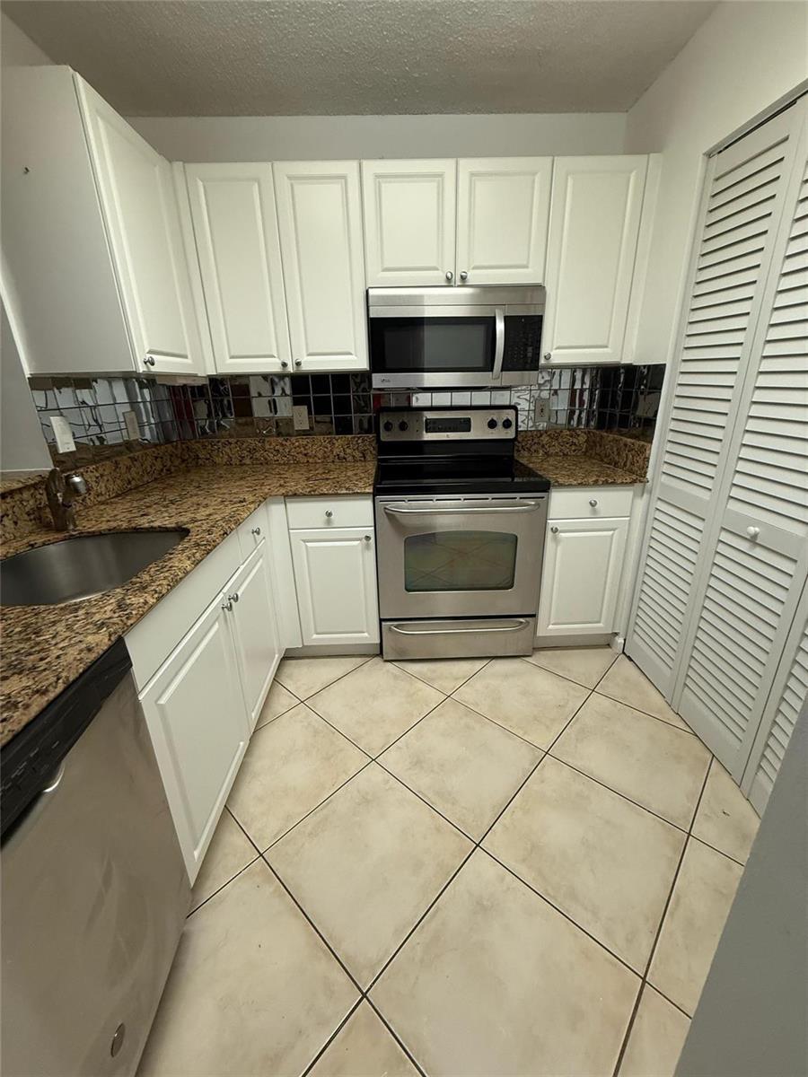 2731 Ocean Club Boulevard # 107, Hollywood FL 33019 photo 4