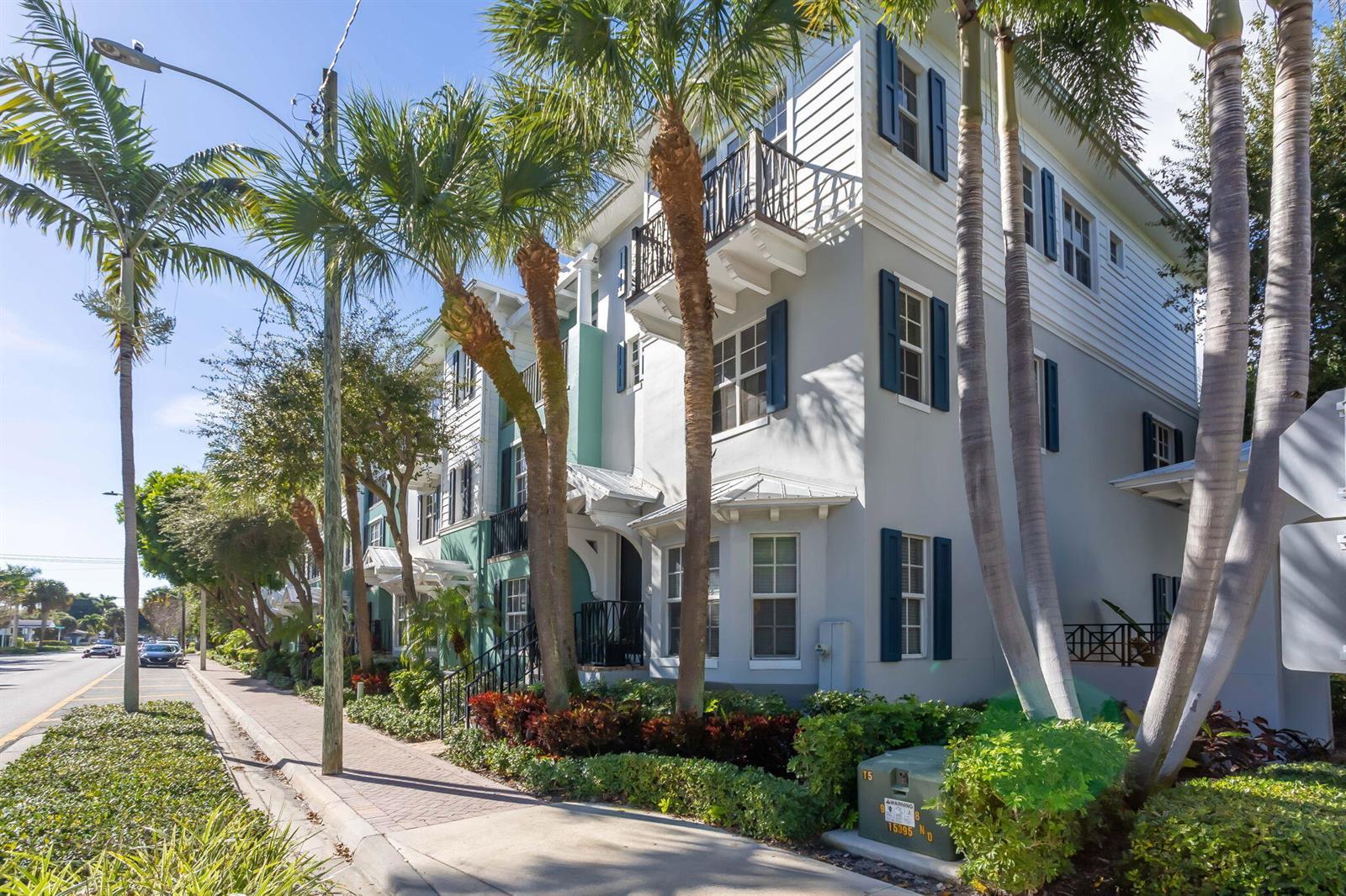 349 E Mallory Circle, Delray Beach FL 33483 photo 2