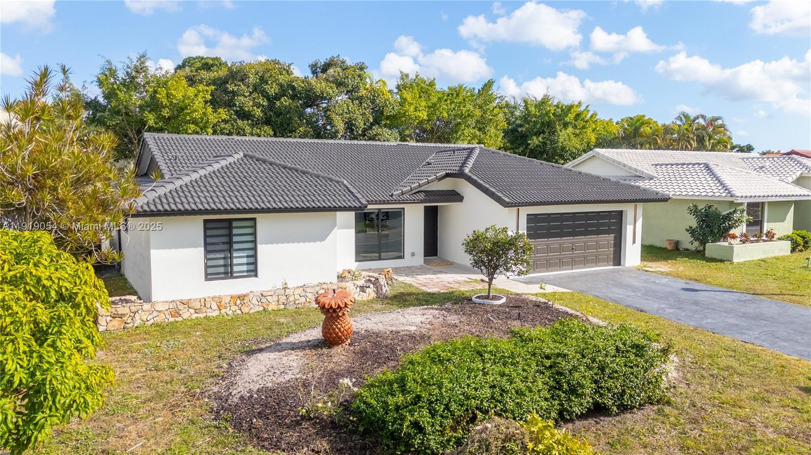 2149 NW 85th Ln, Coral Springs FL 33071 photo 2
