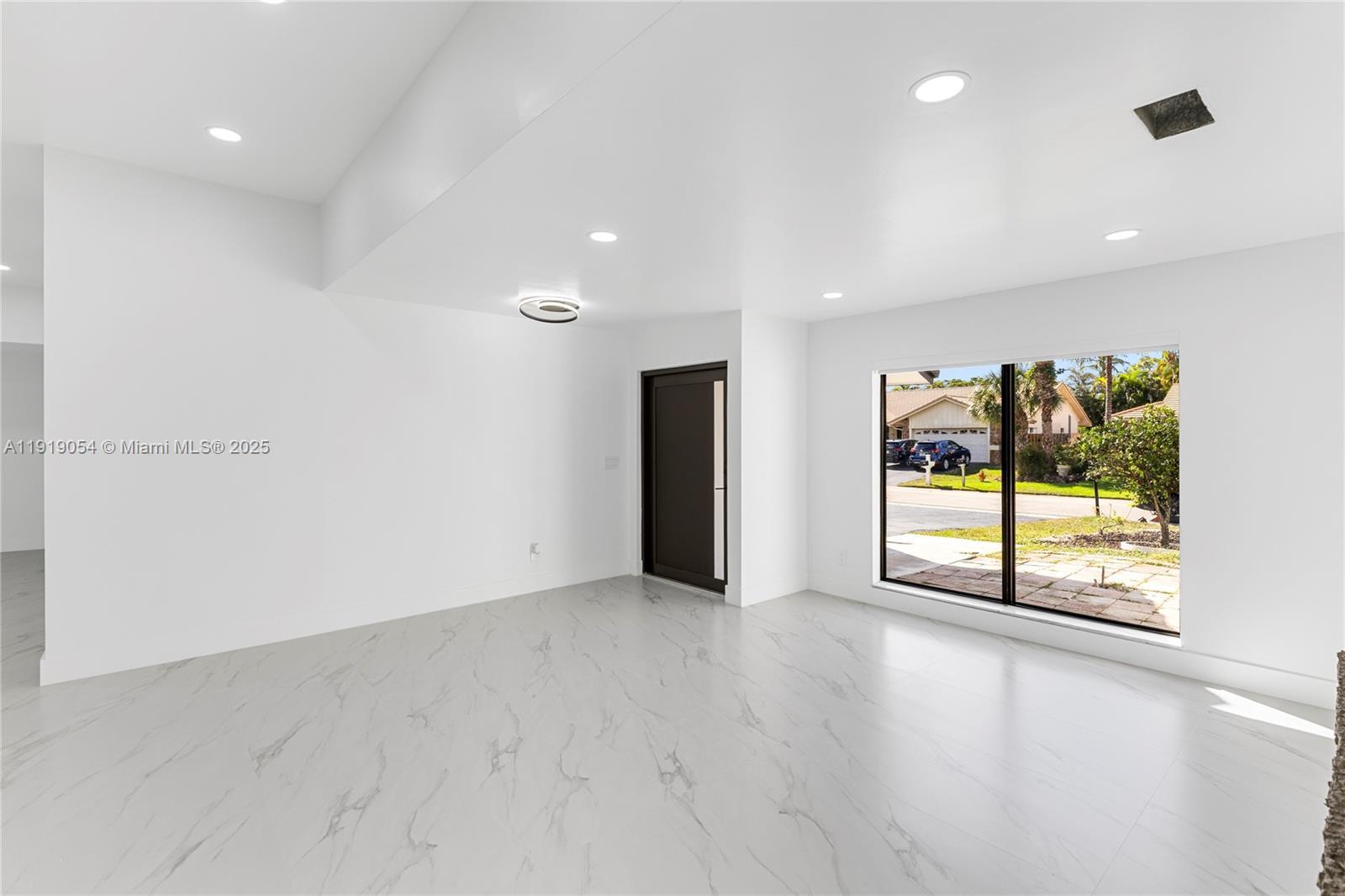 2149 NW 85th Ln, Coral Springs FL 33071 photo 4