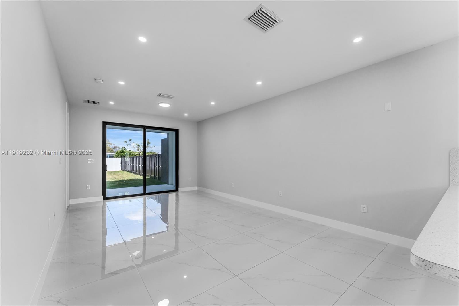 12389 SW 220 ST, Miami FL 33170 photo 5