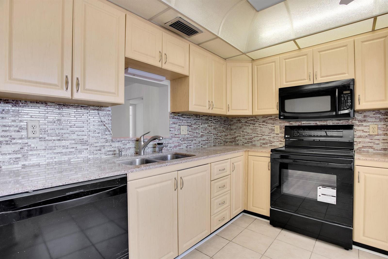 2006 Granada Drive # N2, Coconut Creek FL 33066 photo 4