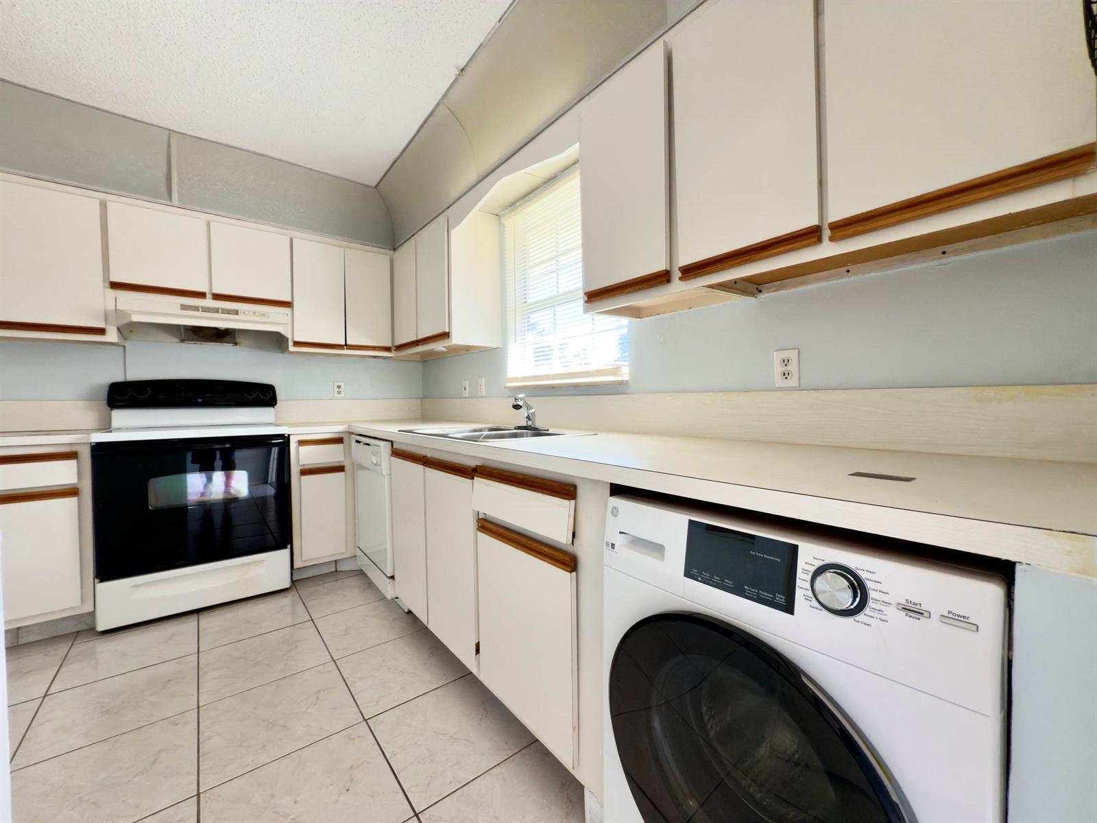 170 Amherst Lane, Lake Worth FL 33467 photo 4