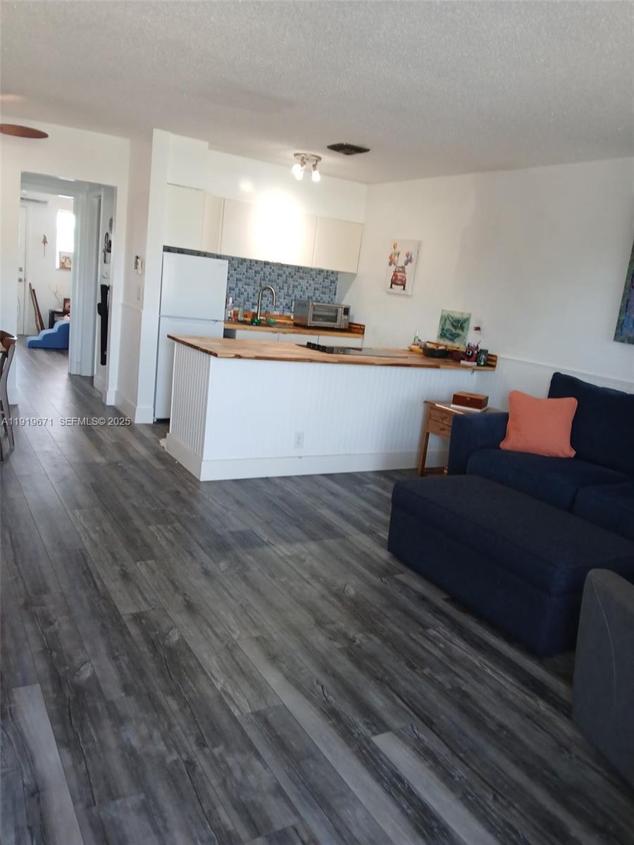 1000 SW 10th Ter # 17P, Hallandale Beach FL 33009 photo 2
