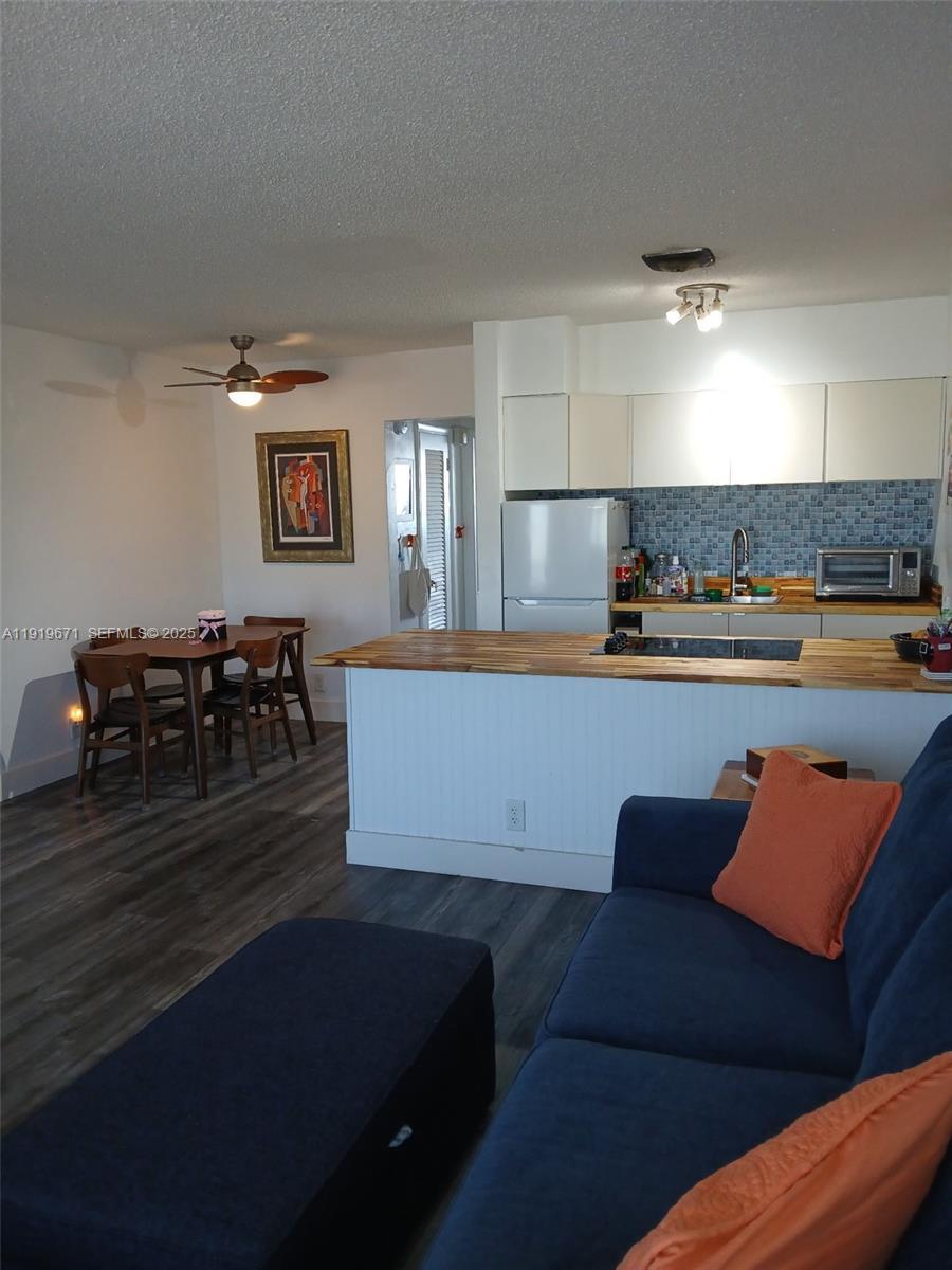 1000 SW 10th Ter # 17P, Hallandale Beach FL 33009 photo 3