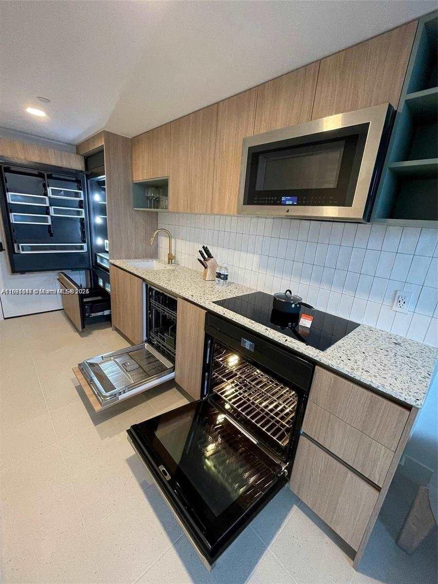 159 NE 6th St # 4114, Miami FL 33132 photo 3