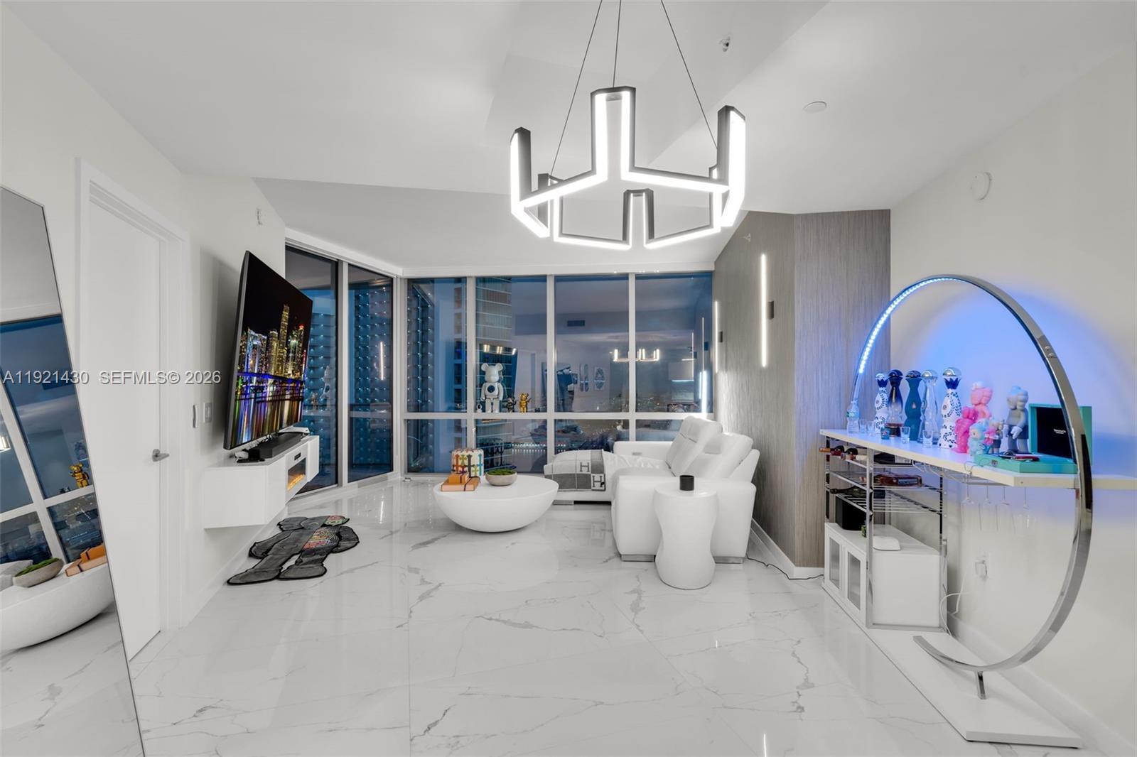 851 NE 1st Ave # 4009, Miami FL 33132