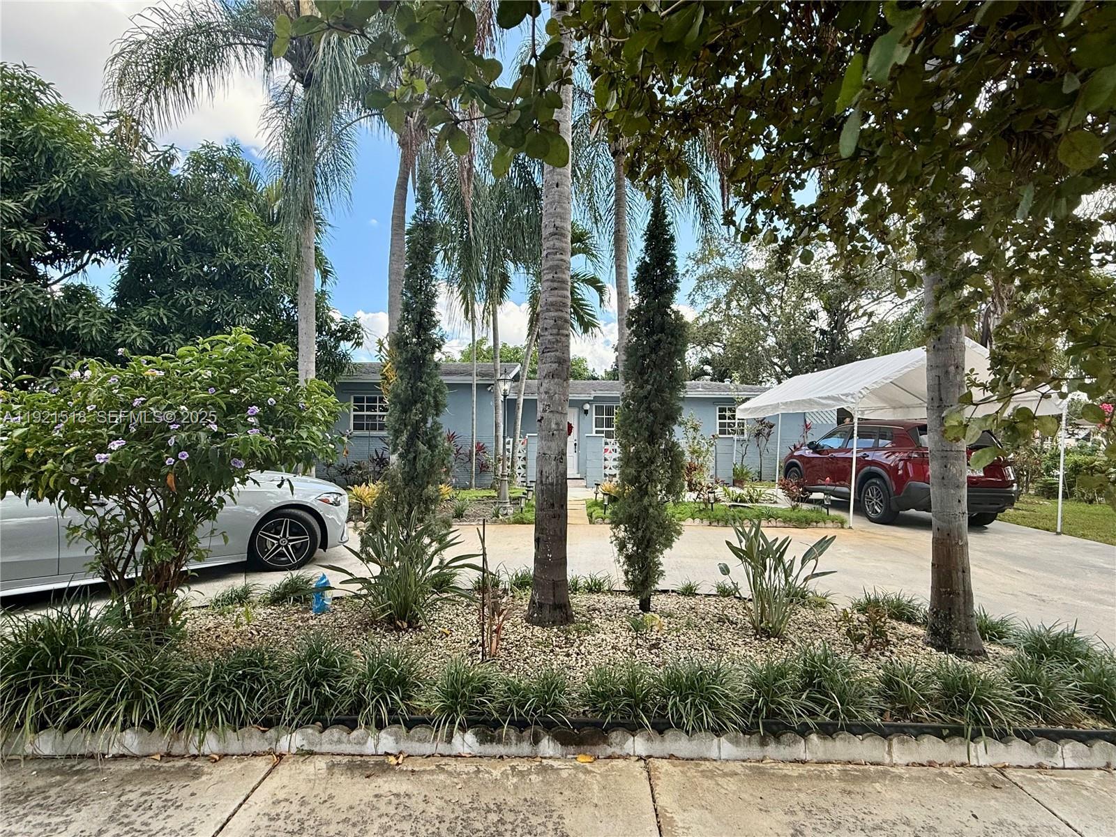 8070 NW 176th St, Hialeah FL 33015 photo 2