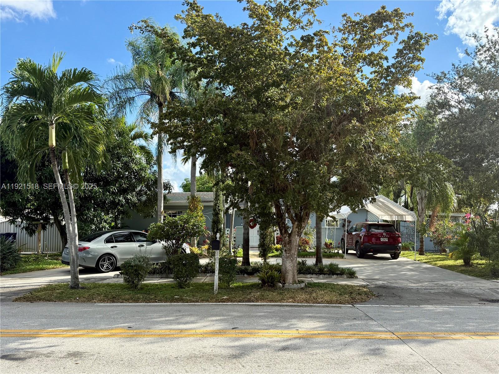 8070 NW 176th St, Hialeah FL 33015 photo 3