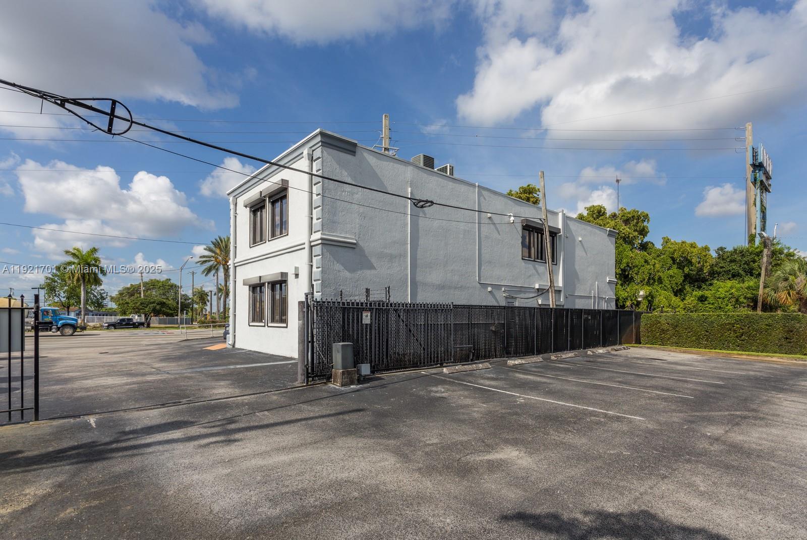 2843 Pembroke Rd, Hollywood FL 33020 photo 3