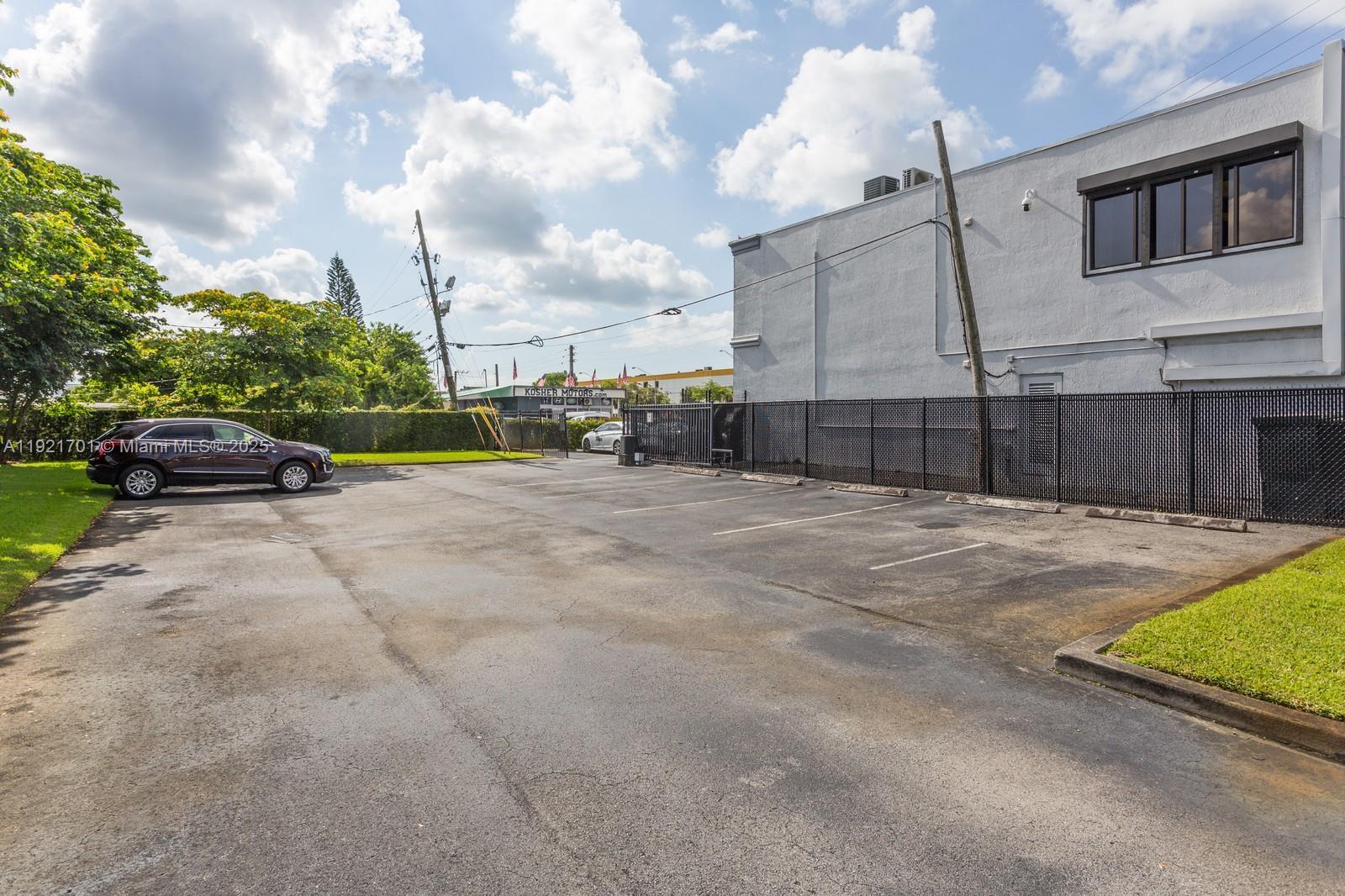 2843 Pembroke Rd, Hollywood FL 33020 photo 4