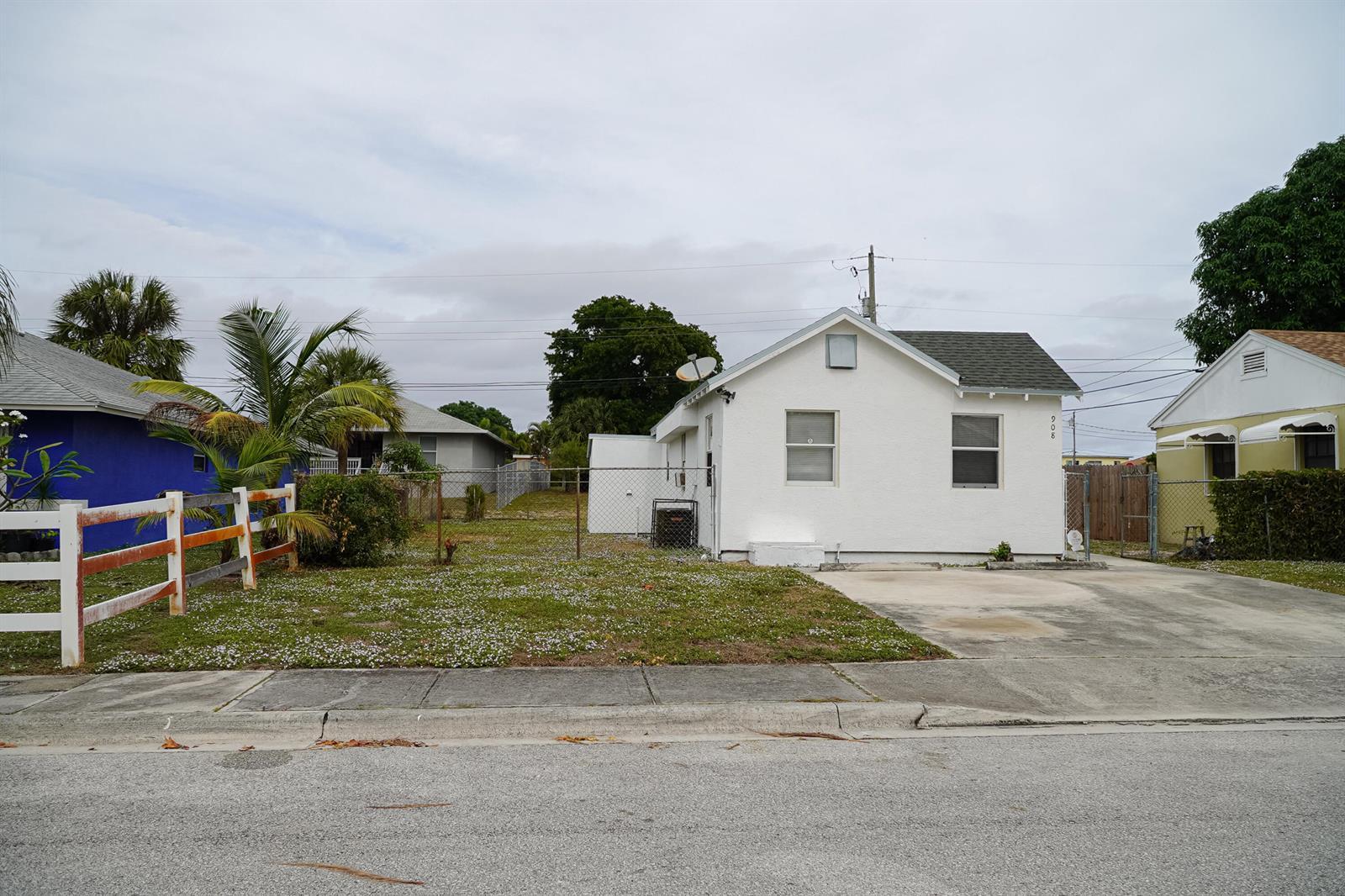 908 W 5th Street, Riviera Beach FL 33404 photo 4