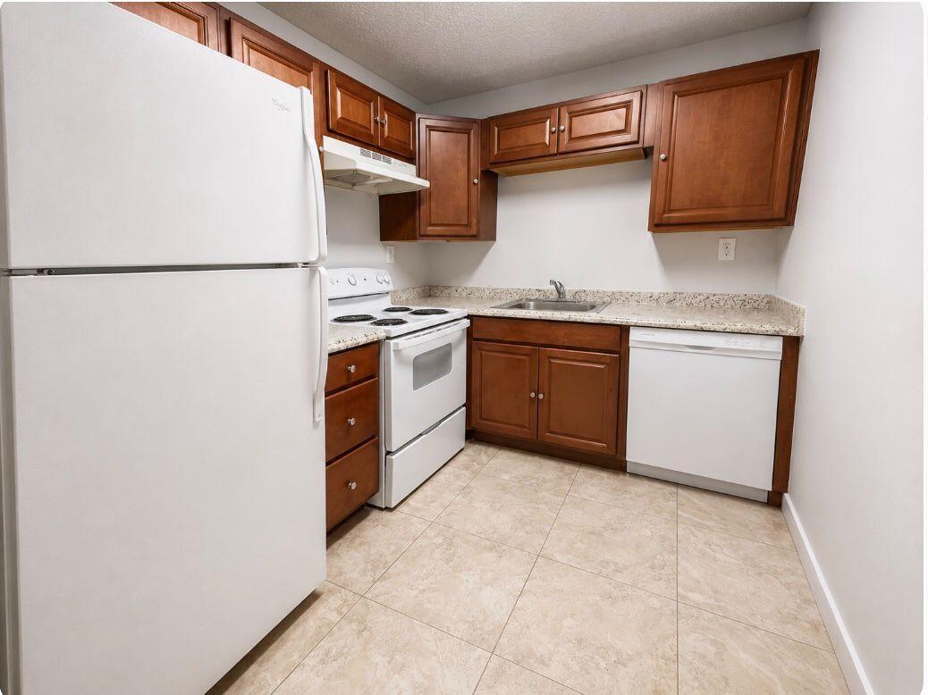 1106 Meadows Circle, Boynton Beach FL 33436