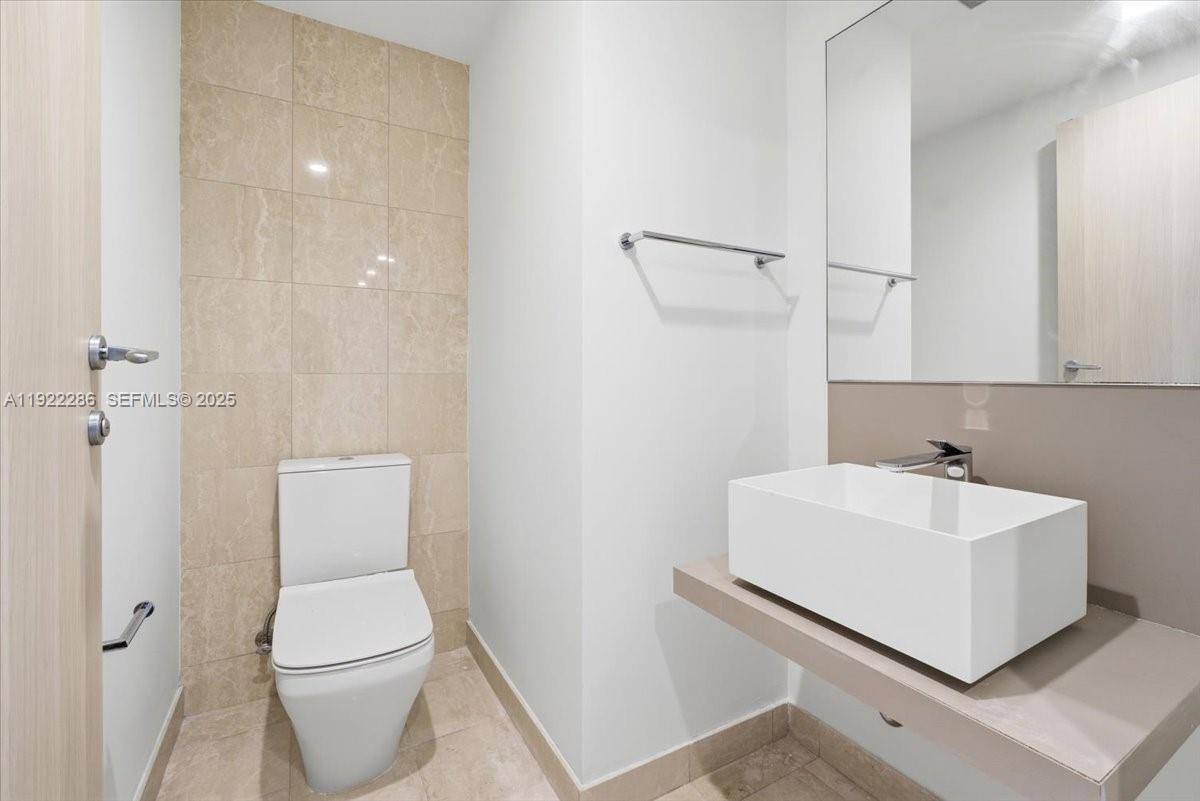 1000 Brickell Plz # 3211, Miami FL 33131 photo 2
