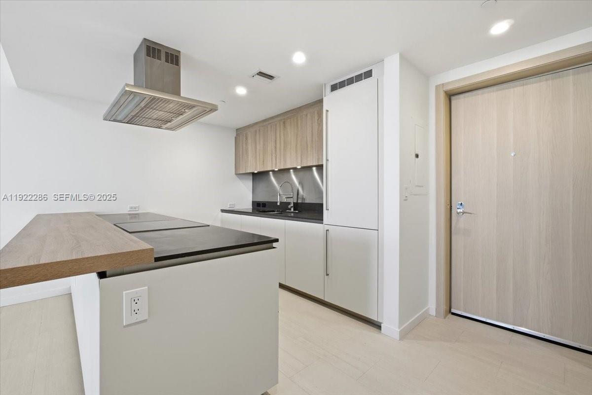 1000 Brickell Plz # 3211, Miami FL 33131 photo 4
