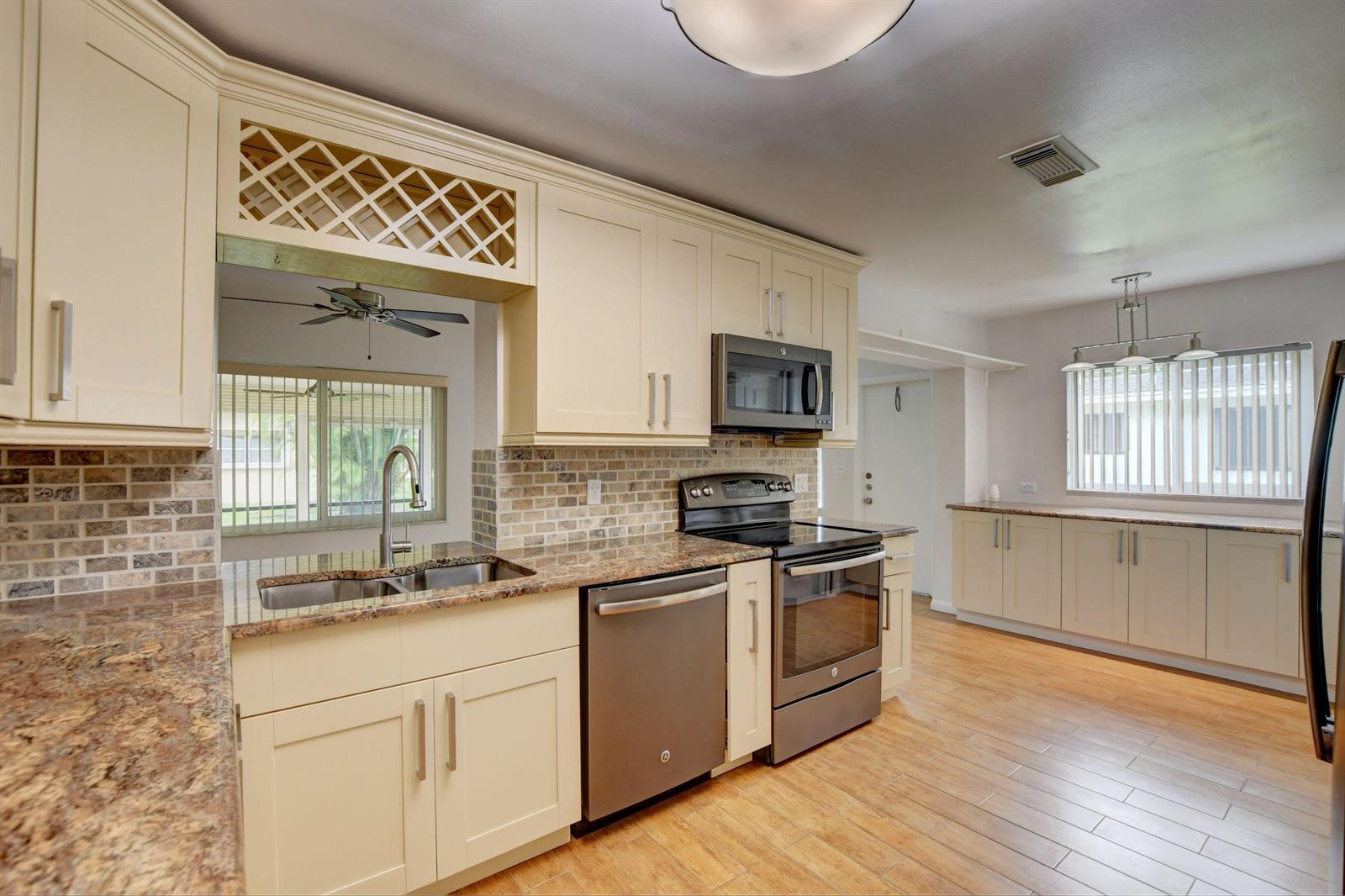 6347 Country Wood Way, Delray Beach FL 33484 photo 3