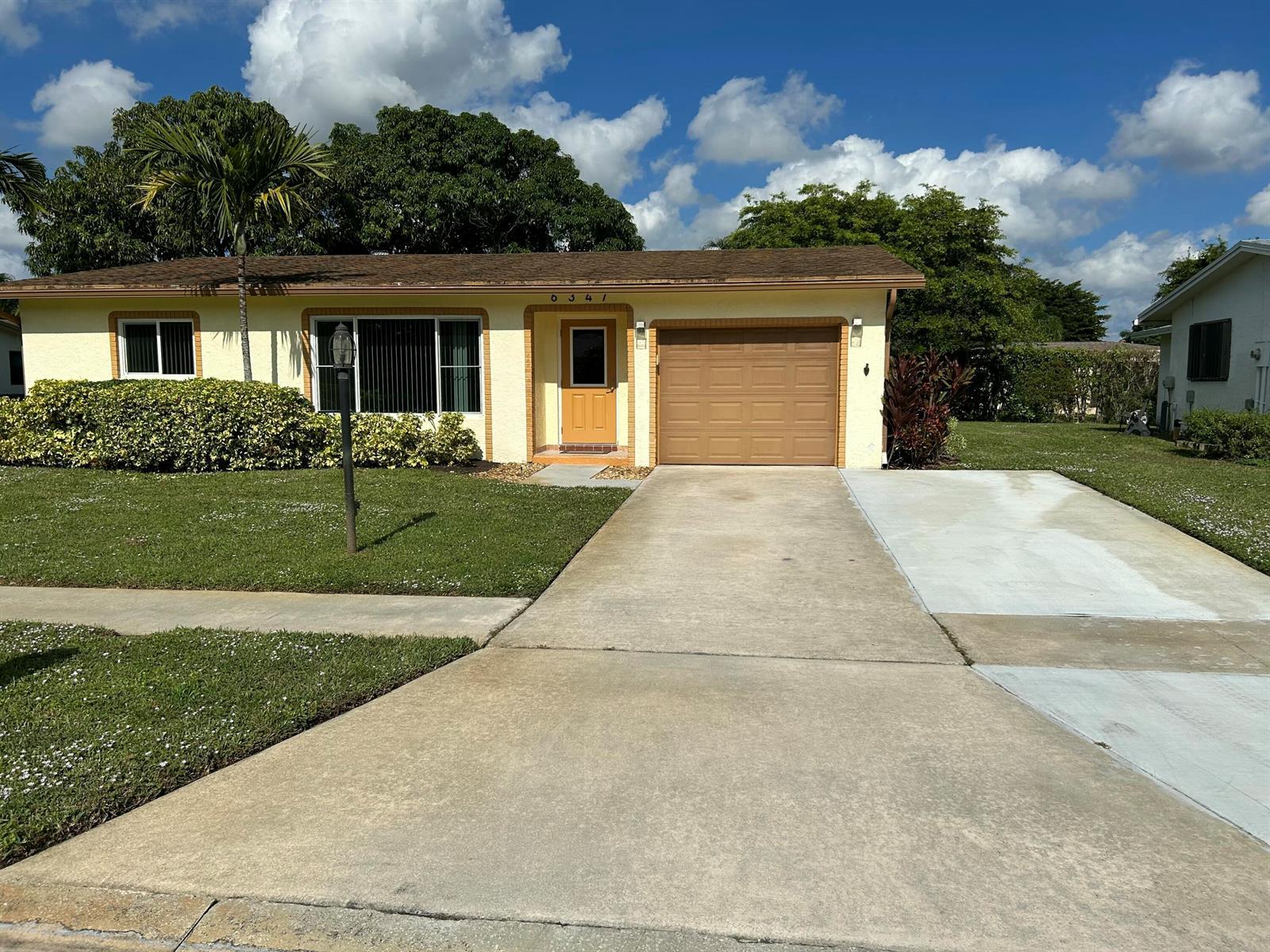 6347 Country Wood Way, Delray Beach FL 33484