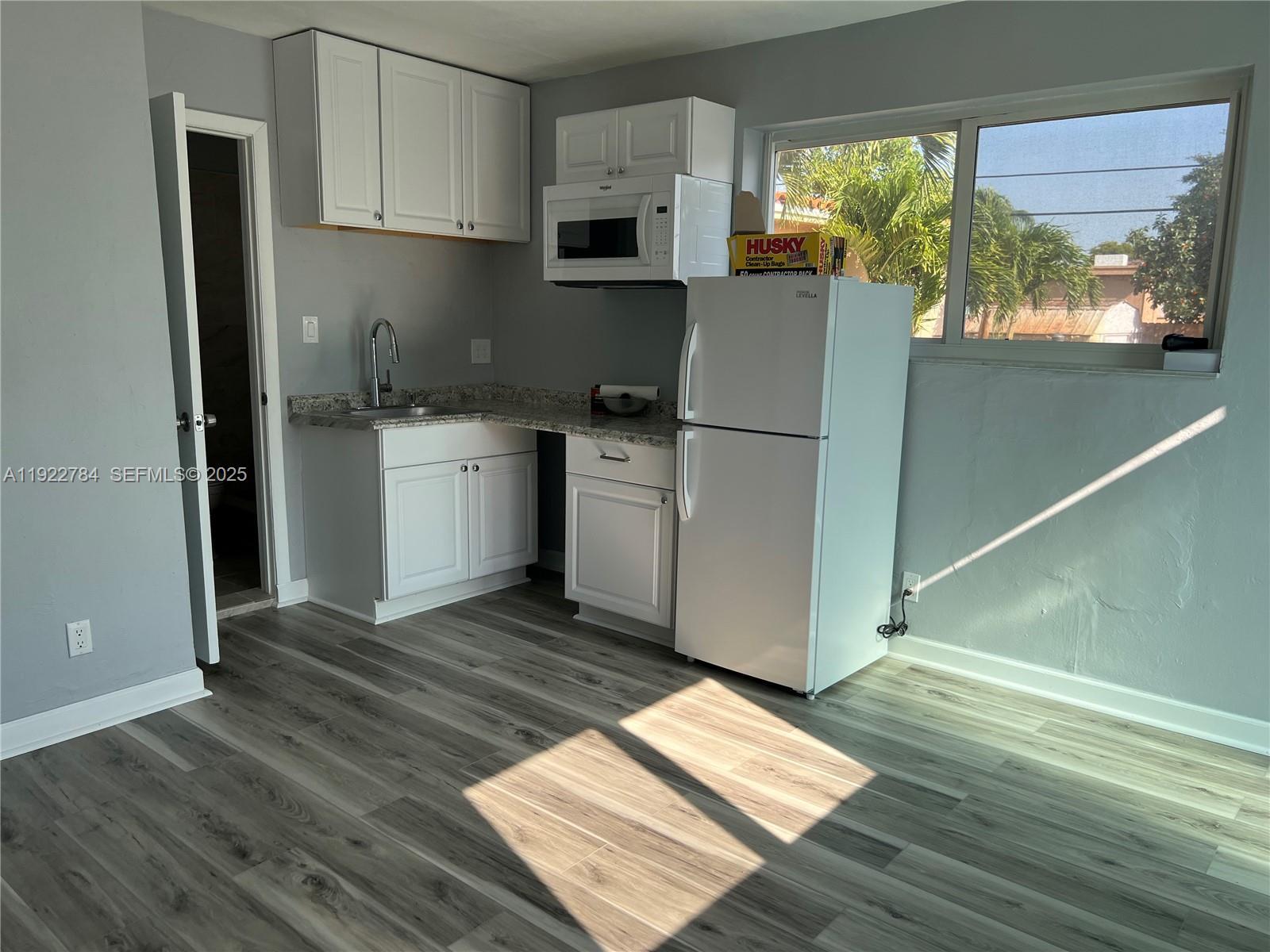 Hialeah, FL 33013 photo 2