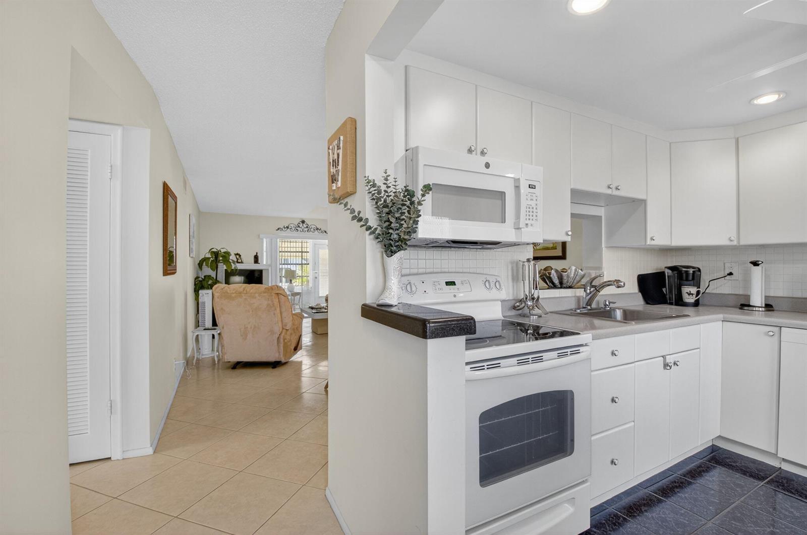 2152 NE 1st Way # 101, Boynton Beach FL 33435 photo 3