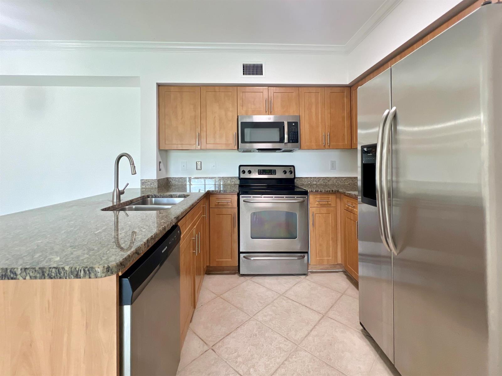 6450 Emerald Dunes Drive # 301, West Palm Beach FL 33411 photo 2