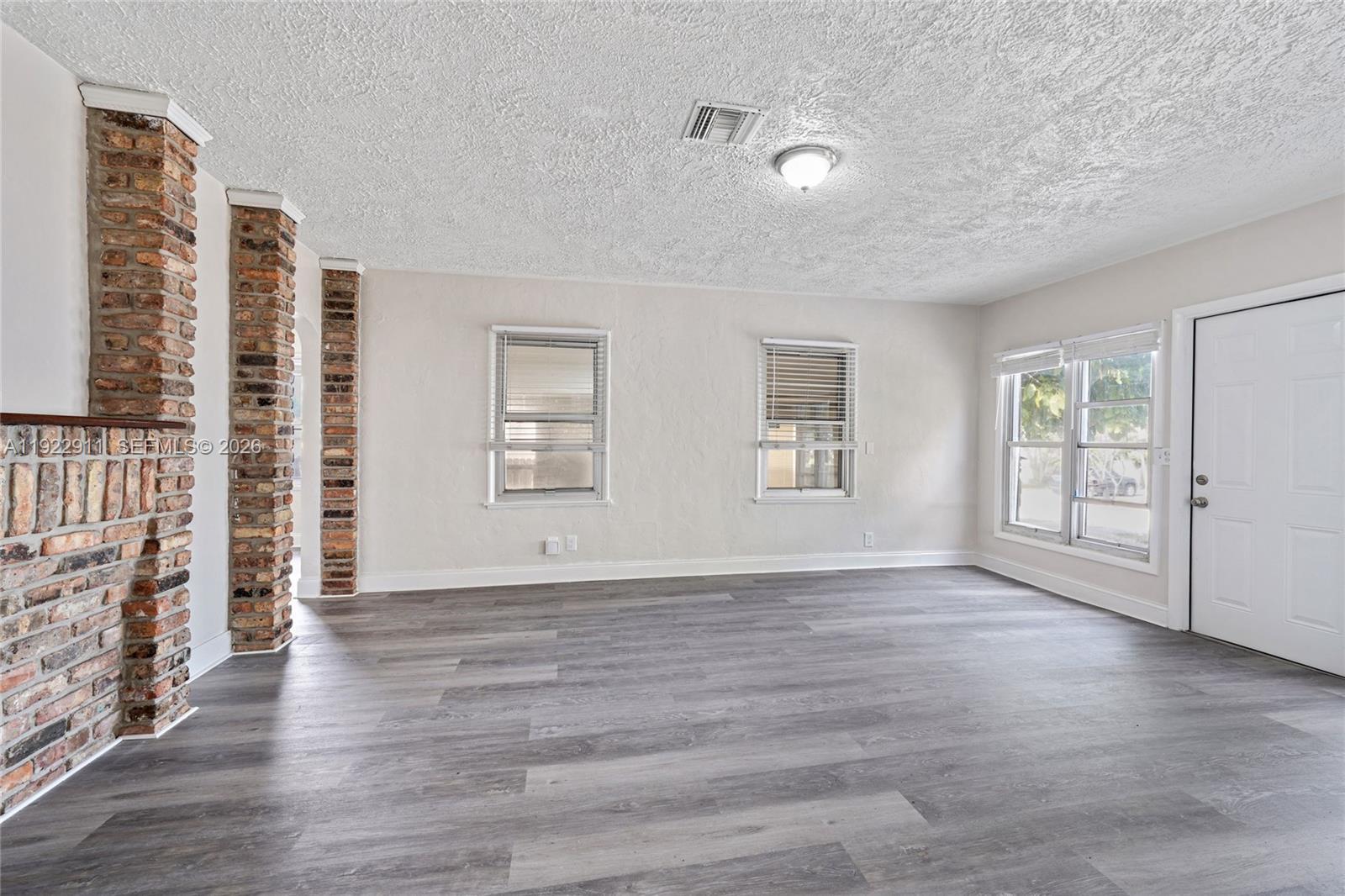 810 Ridgewood Dr, West Palm Beach FL 33405 photo 2