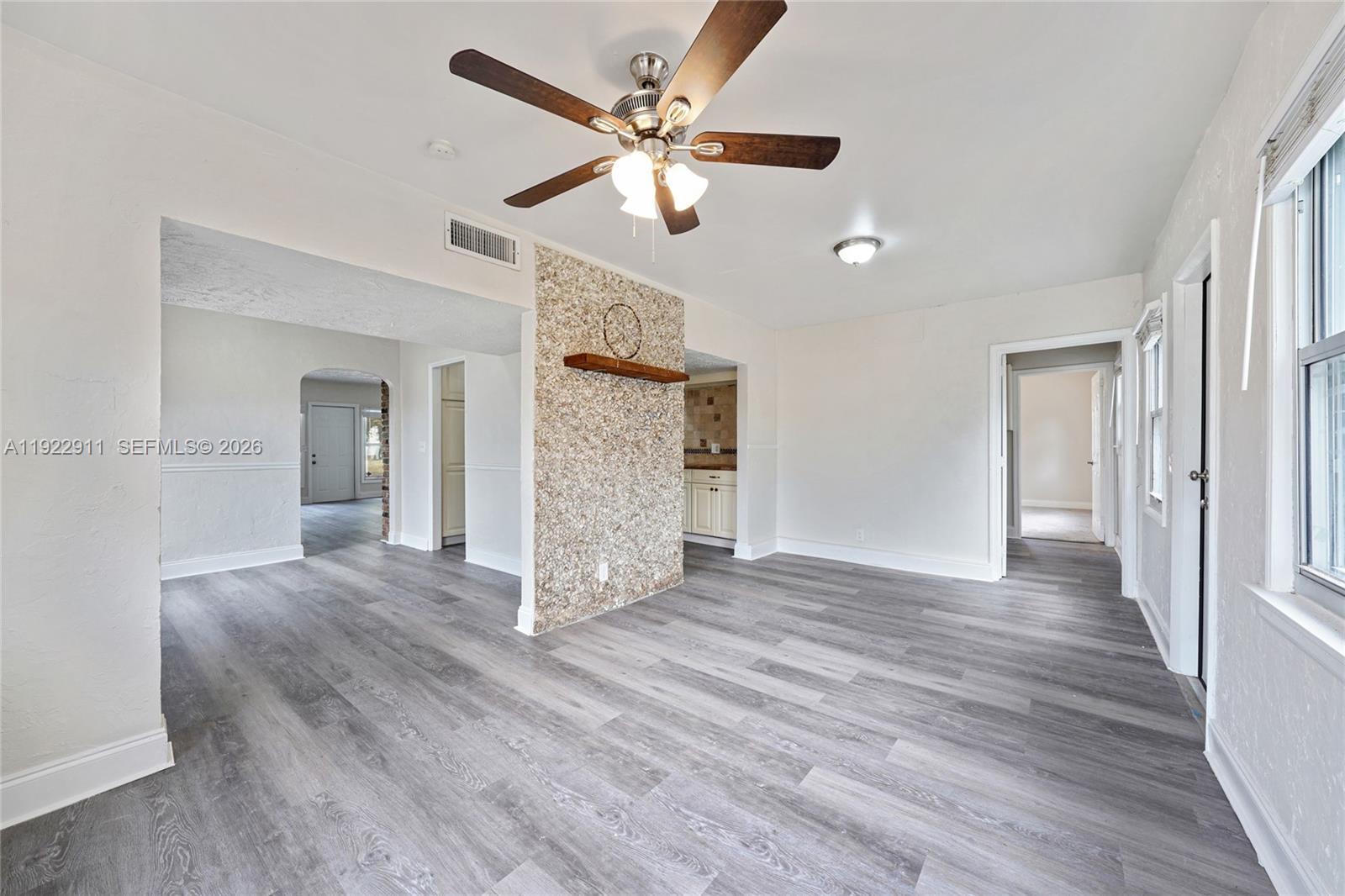 810 Ridgewood Dr, West Palm Beach FL 33405 photo 4
