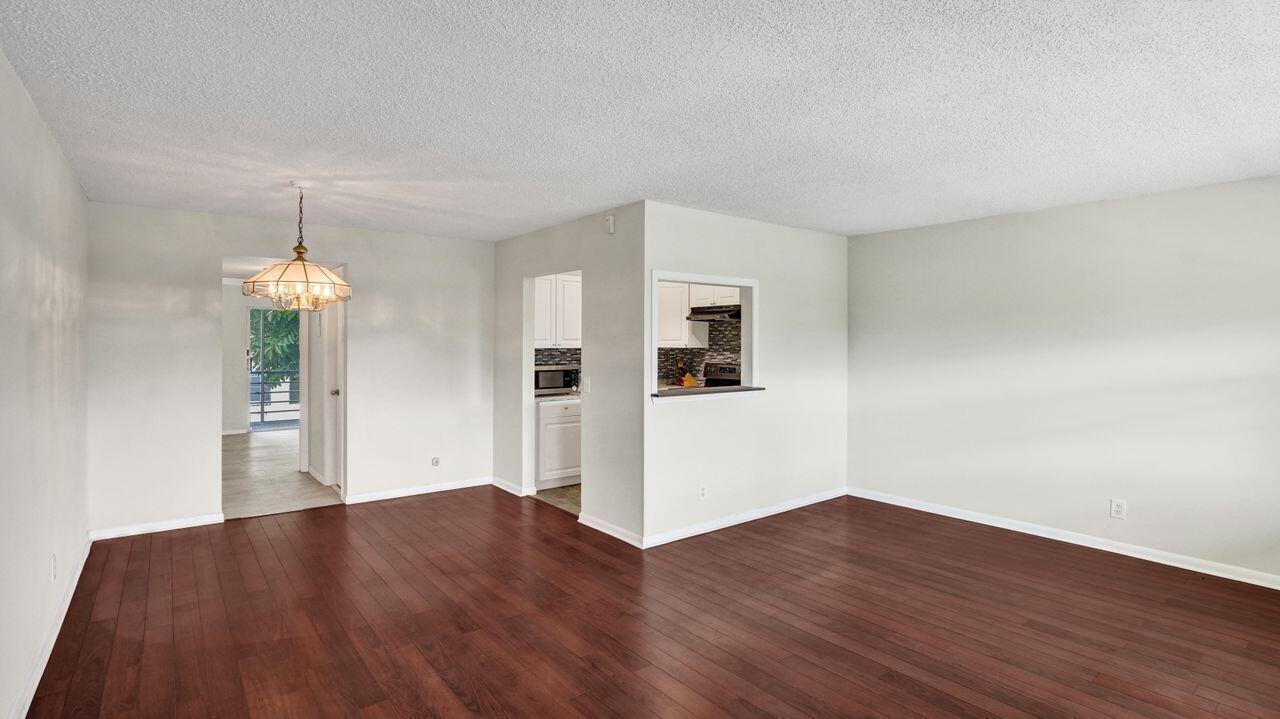 118 Sheffield E, West Palm Beach FL 33417 photo 2