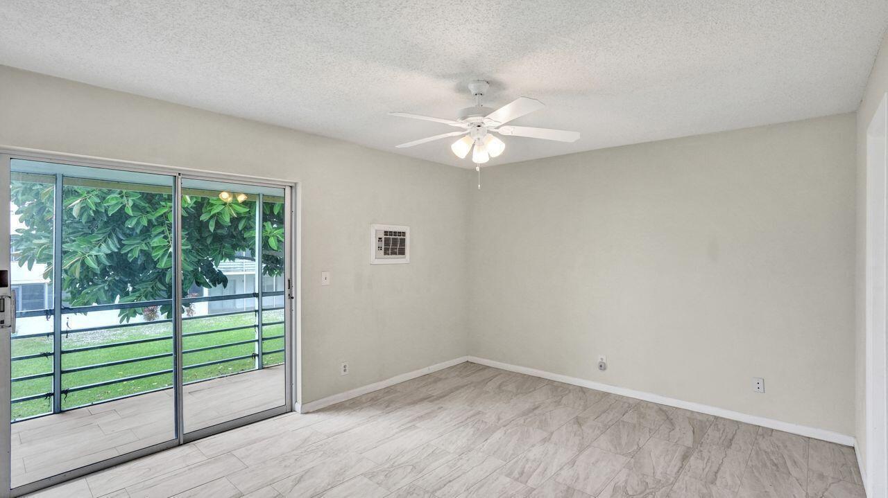 118 Sheffield E, West Palm Beach FL 33417 photo 3