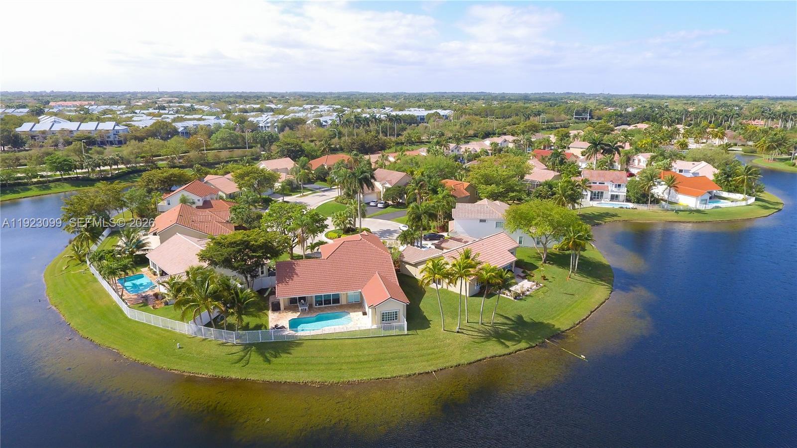 1127 Laguna Springs Dr, Weston FL 33326