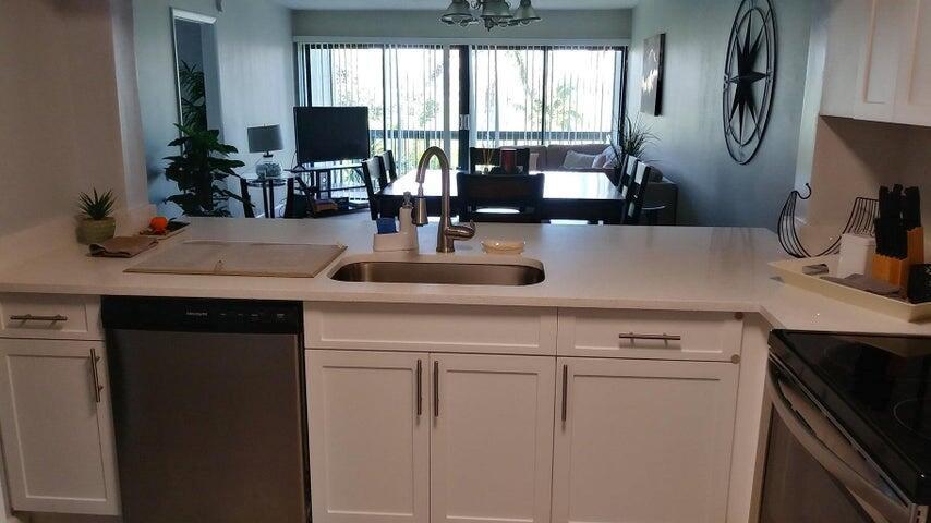 3050 Presidential Way # 206, West Palm Beach FL 33401 photo 4
