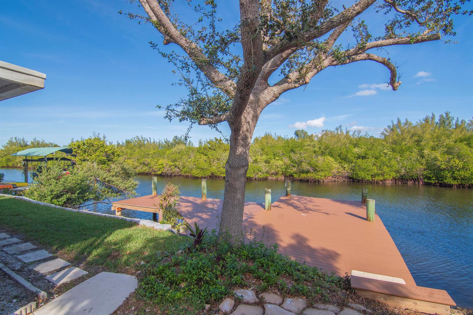 922 Jackson Way, Fort Pierce FL 34949 photo 2