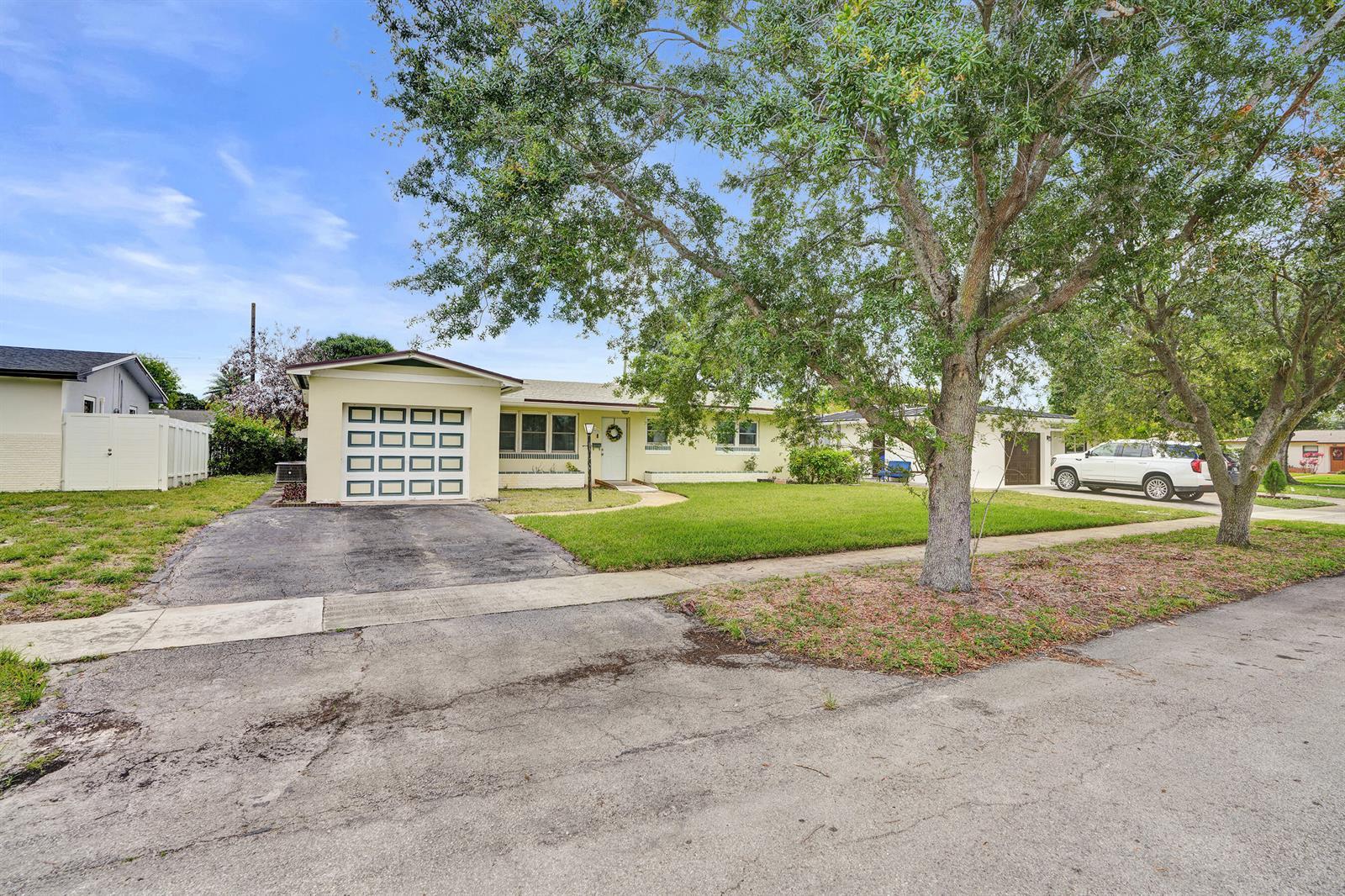 731 SW 71st Terrace, Pembroke Pines FL 33023 photo 3
