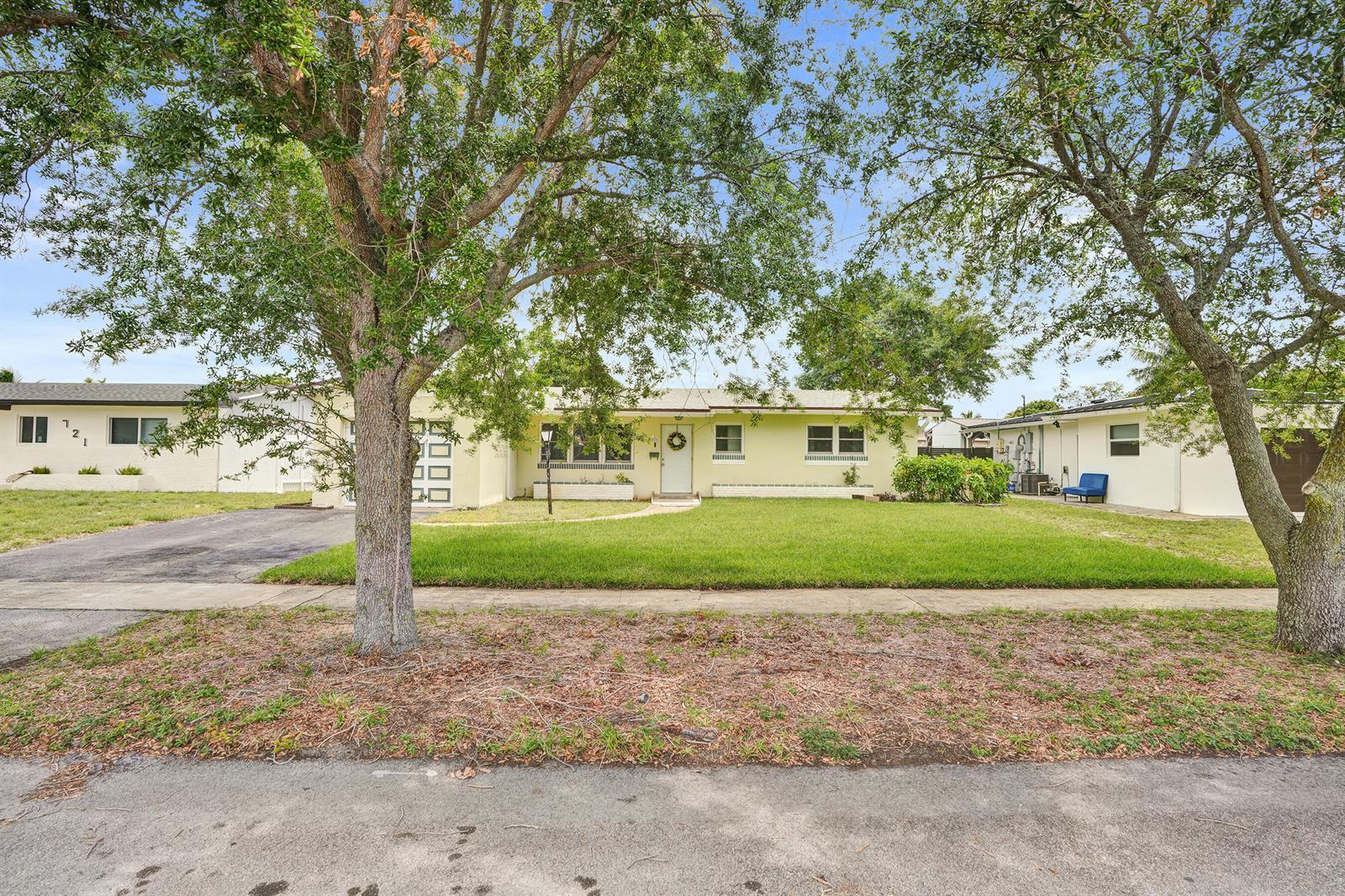 731 SW 71st Terrace, Pembroke Pines FL 33023 photo 4