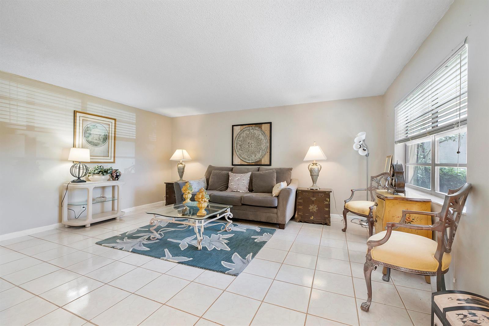 157 Flanders D, Delray Beach FL 33484 photo 4