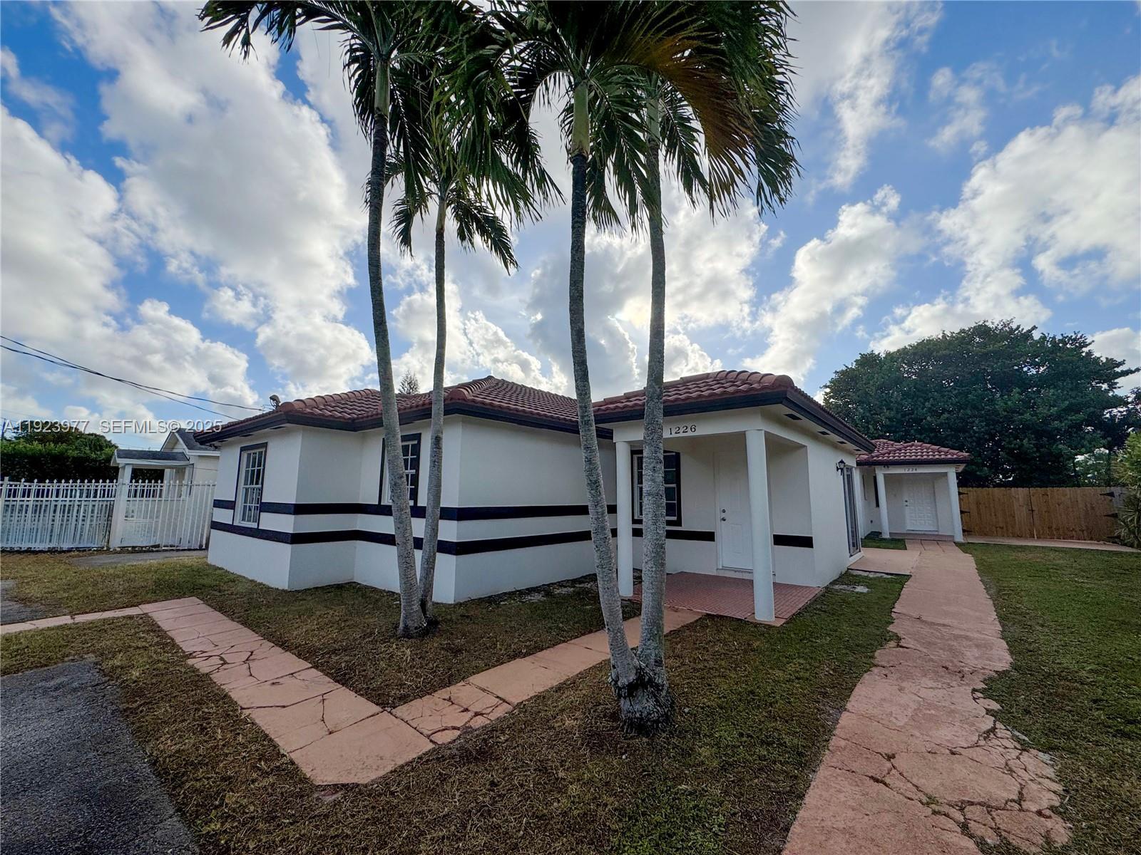 1224 SW 76th Ct, Miami FL 33144 photo 2
