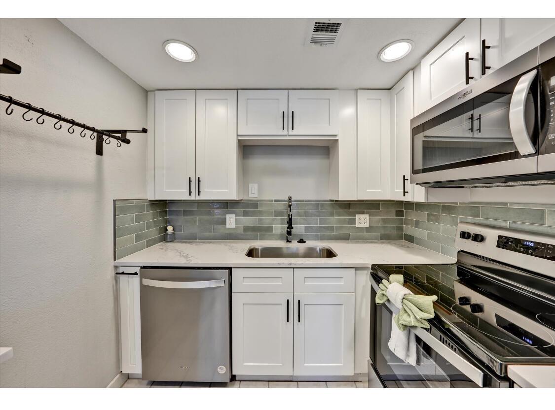 209 Northampton K, West Palm Beach FL 33417 photo 2