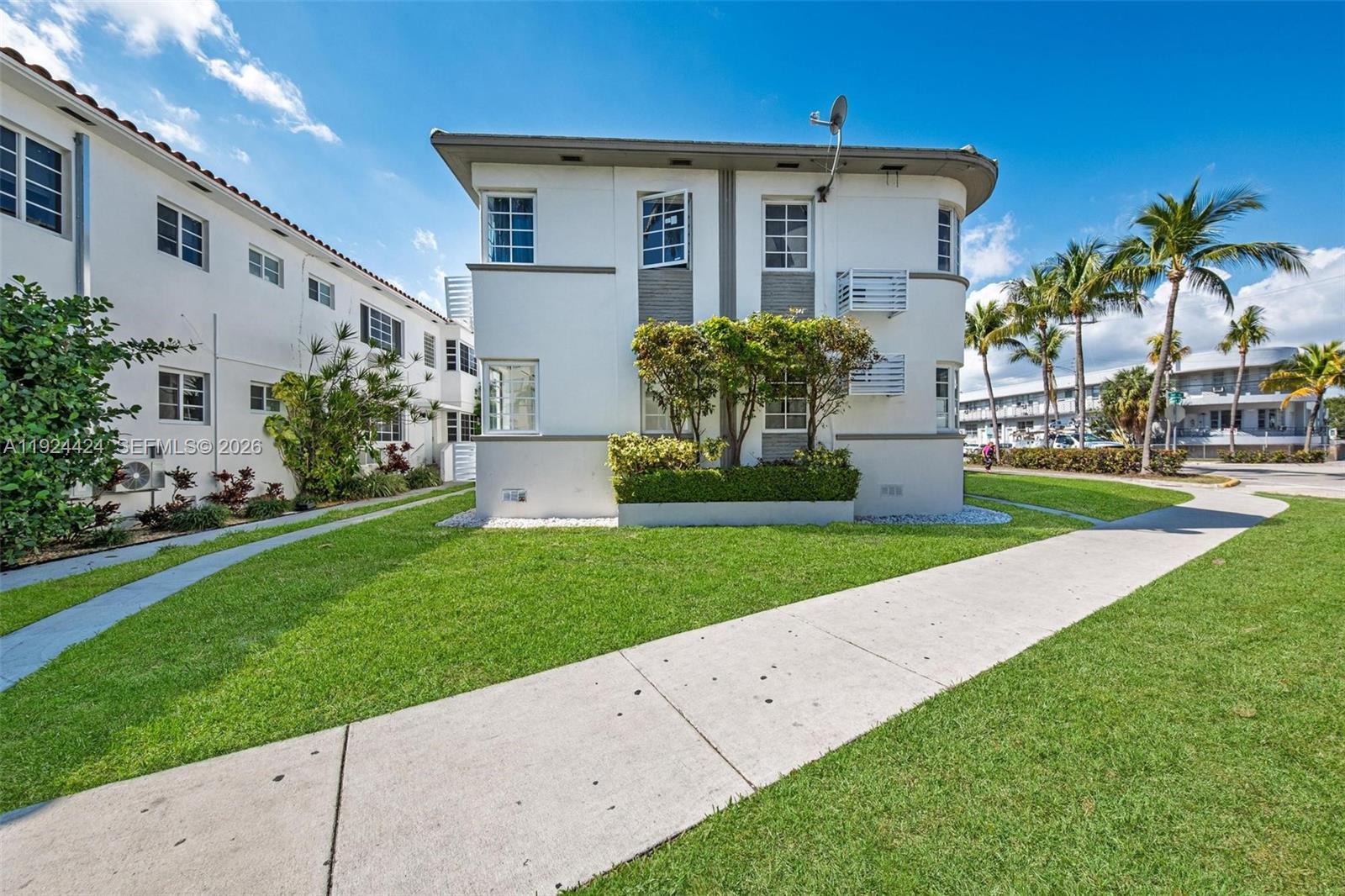 7124 Bay Dr, Miami Beach FL 33141 photo 4