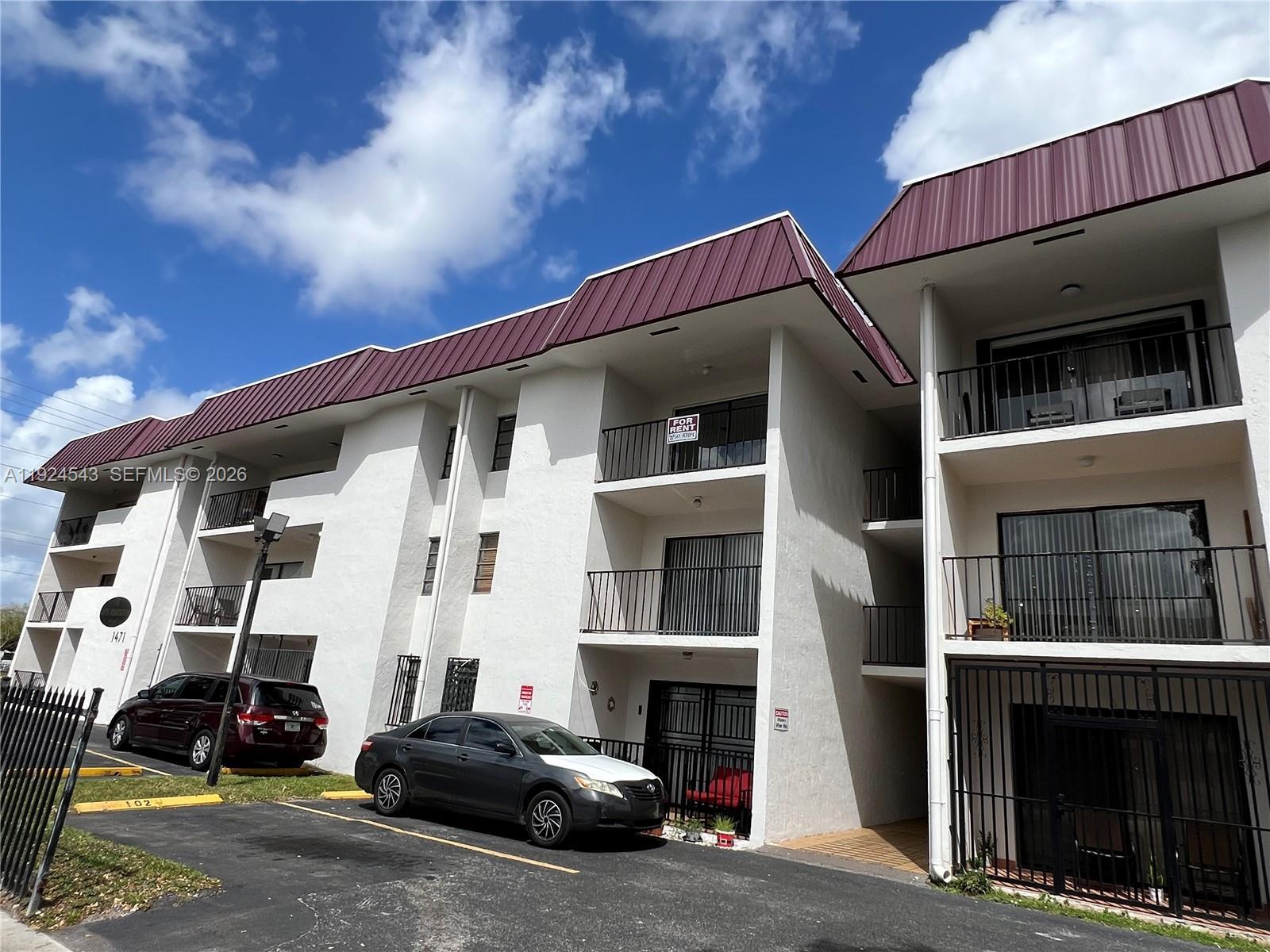1471 W 43rd Pl # 302, Hialeah FL 33012