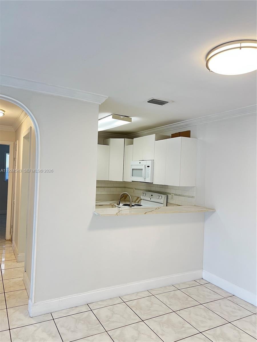 1471 W 43rd Pl # 302, Hialeah FL 33012 photo 4