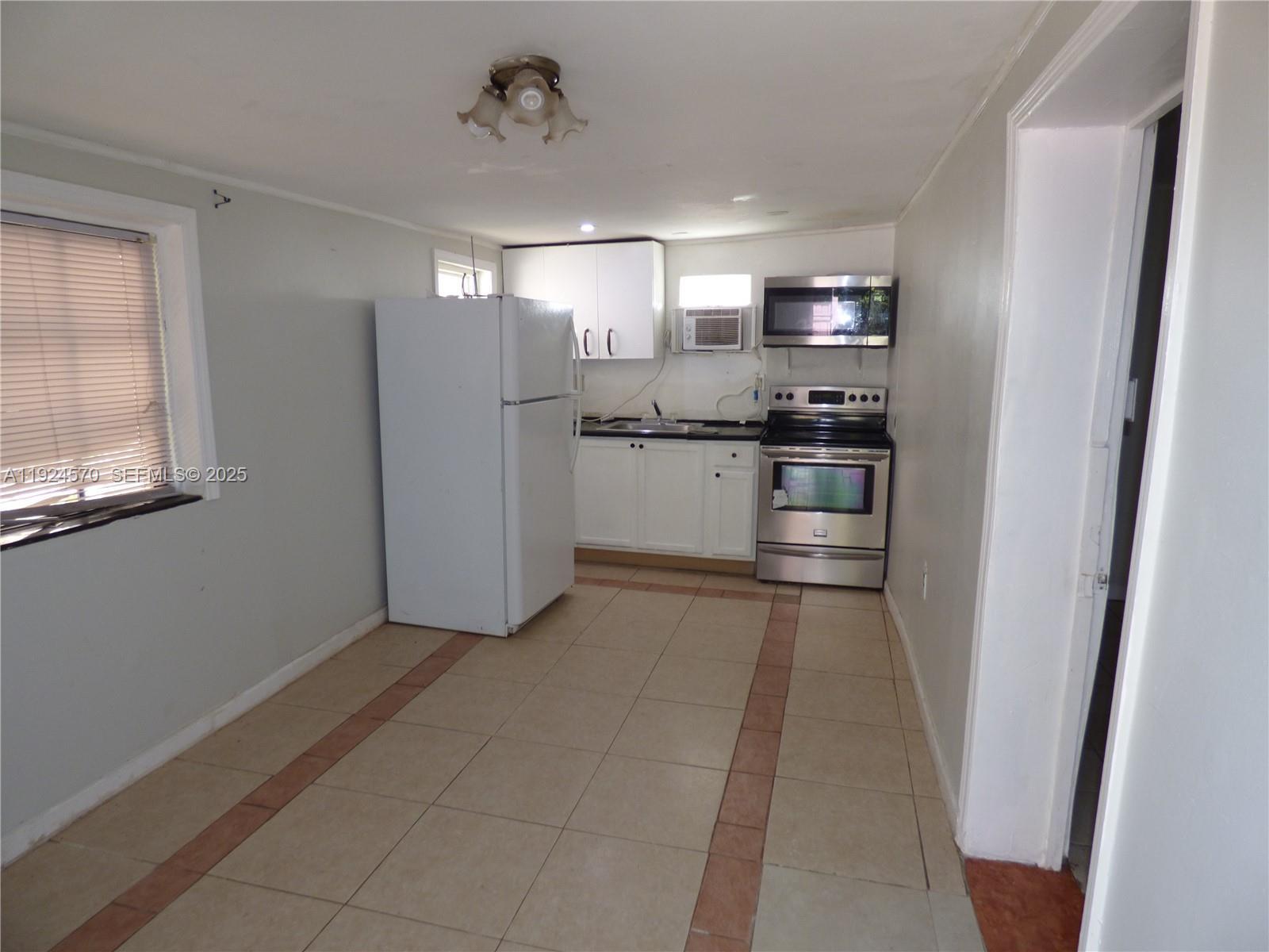 408 NW 97th St, Miami FL 33150 photo 2
