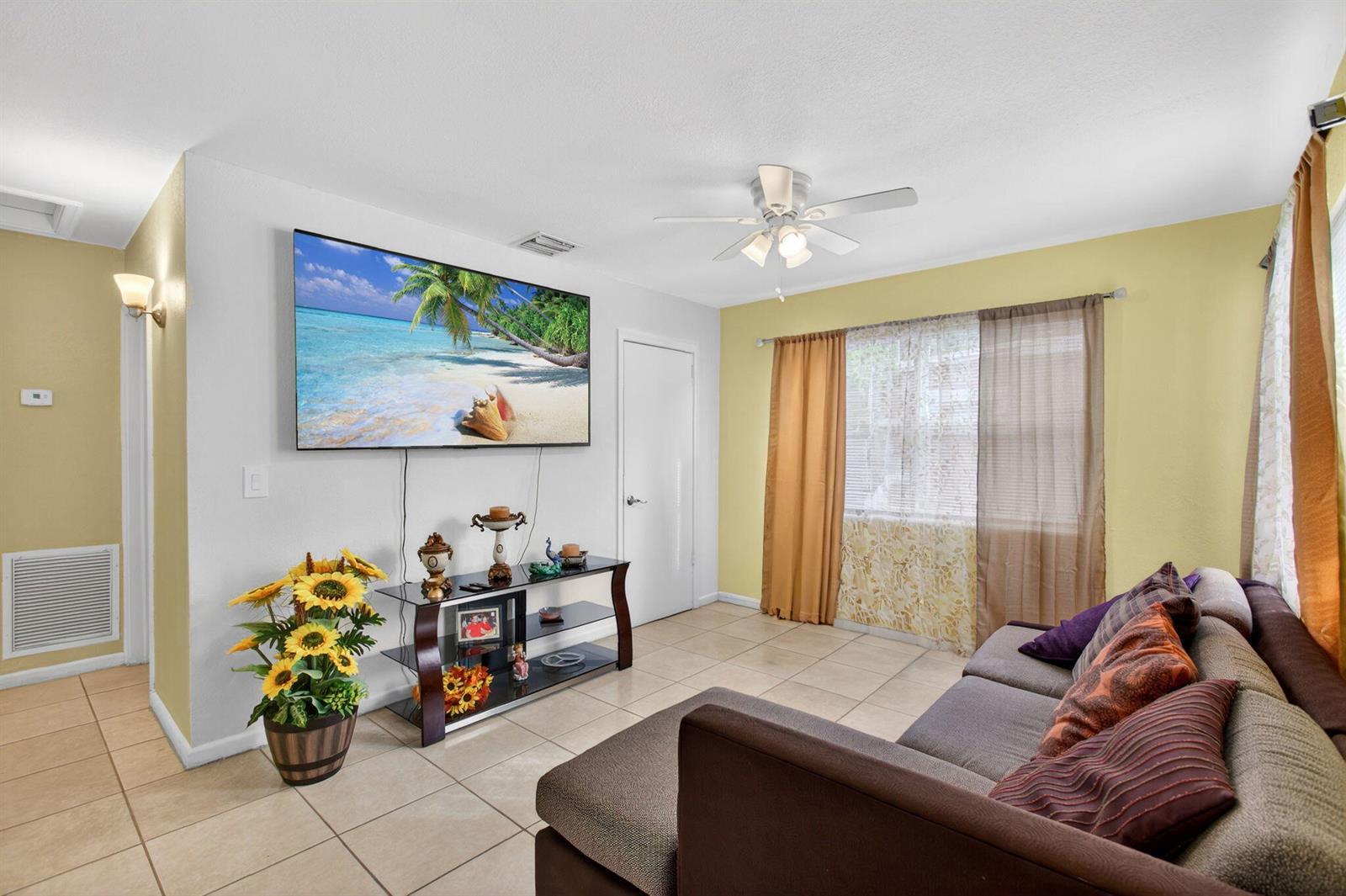 621 50th Street, West Palm Beach FL 33407 photo 4