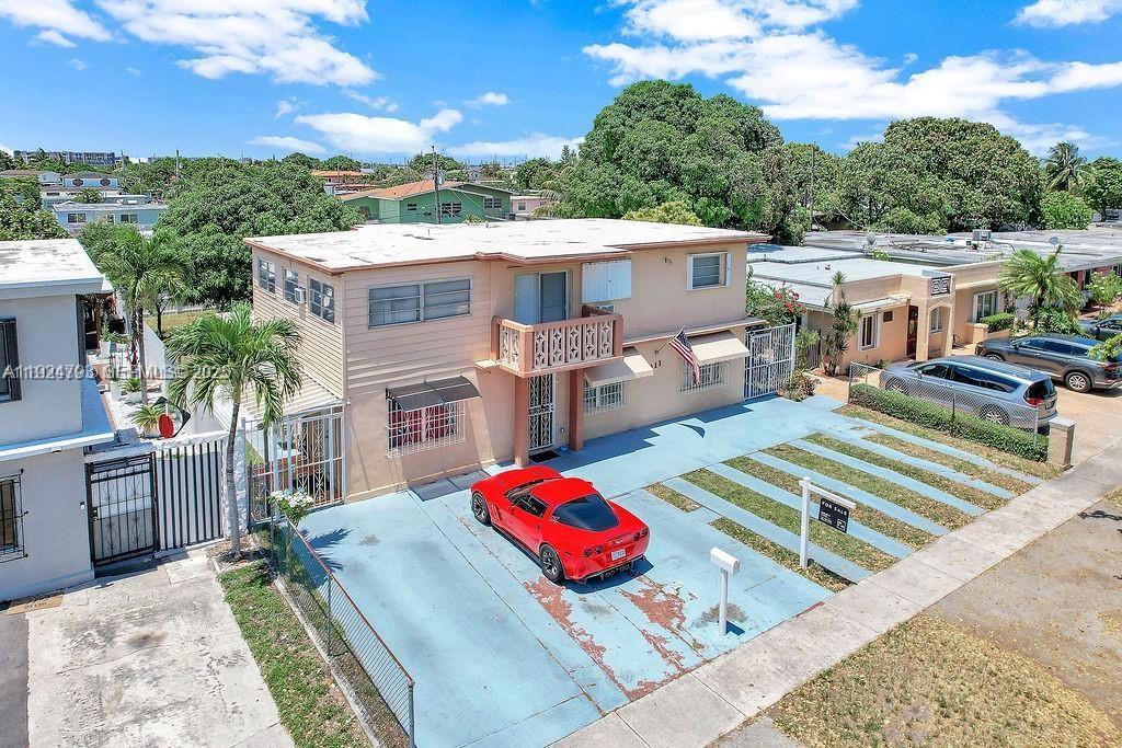 911 E 9th Pl, Hialeah FL 33010 photo 2