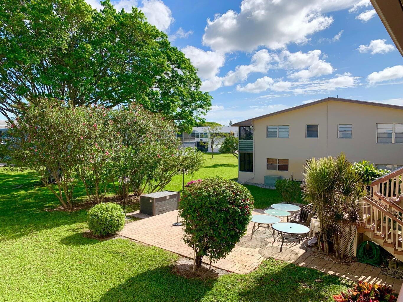 116 Canterbury E, West Palm Beach FL 33417 photo 2