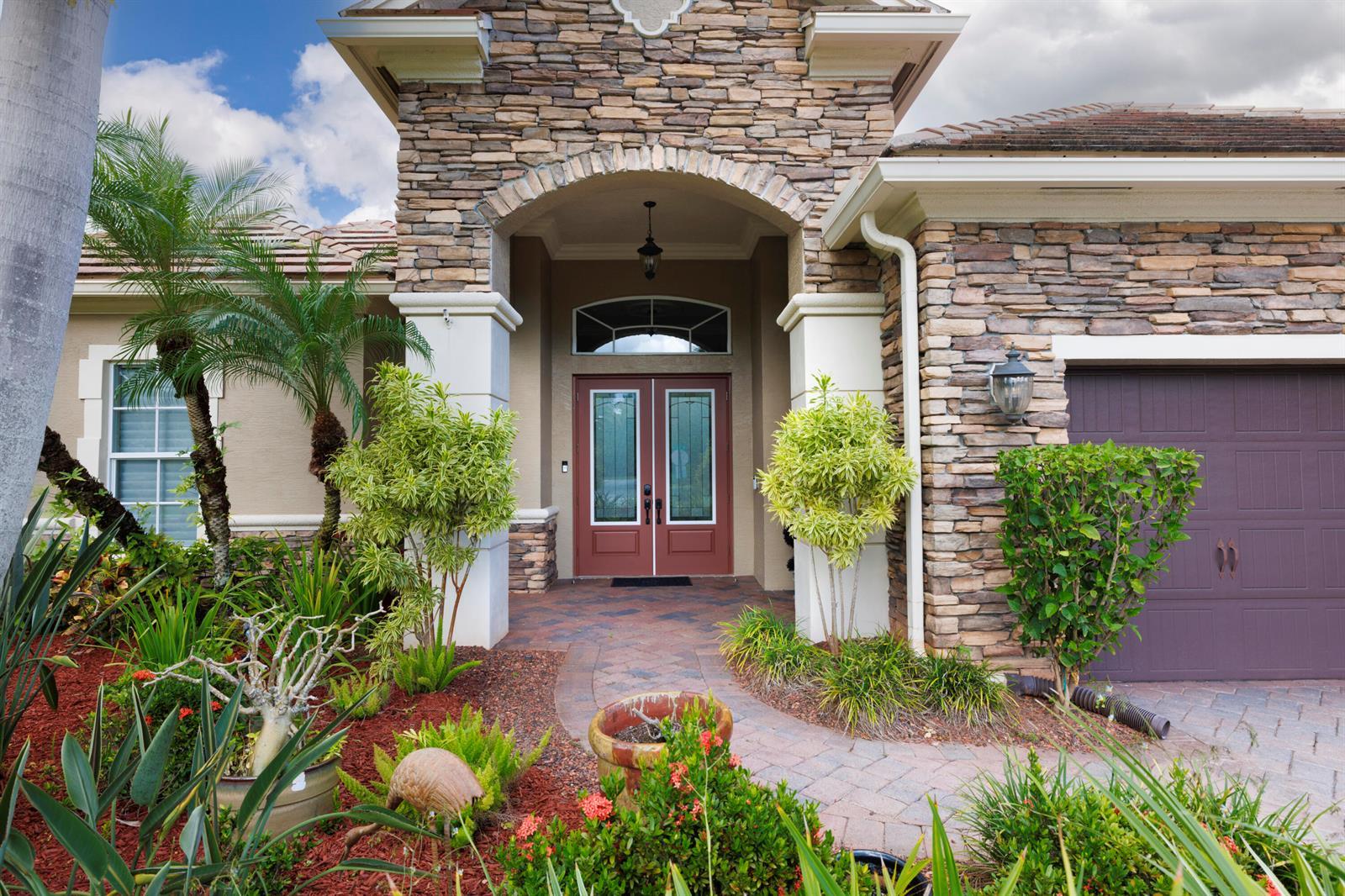 912 SW Sun Circle, Palm City FL 34990 photo 2