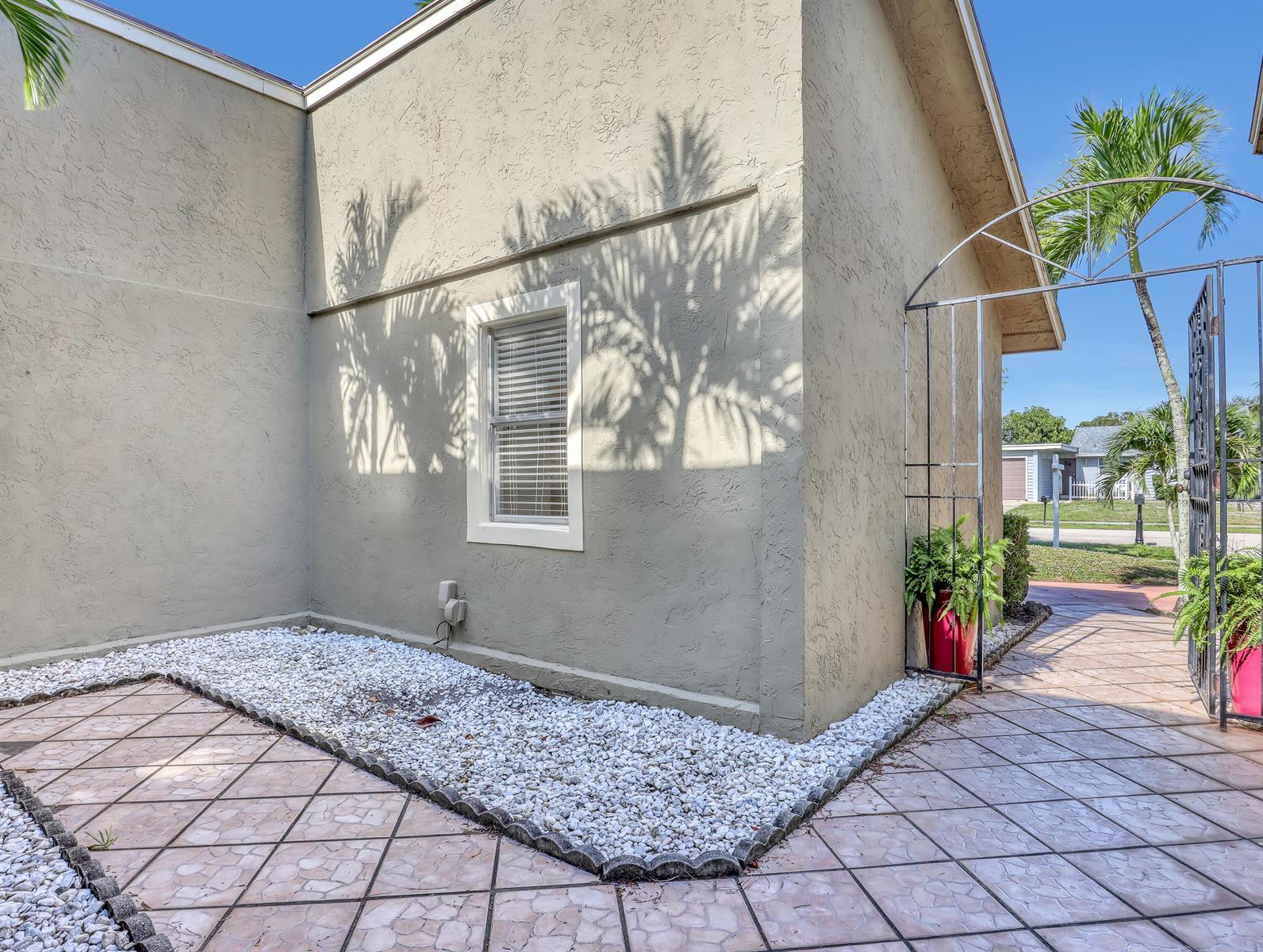 10404 Carmen Lane, Royal Palm Beach FL 33411 photo 5