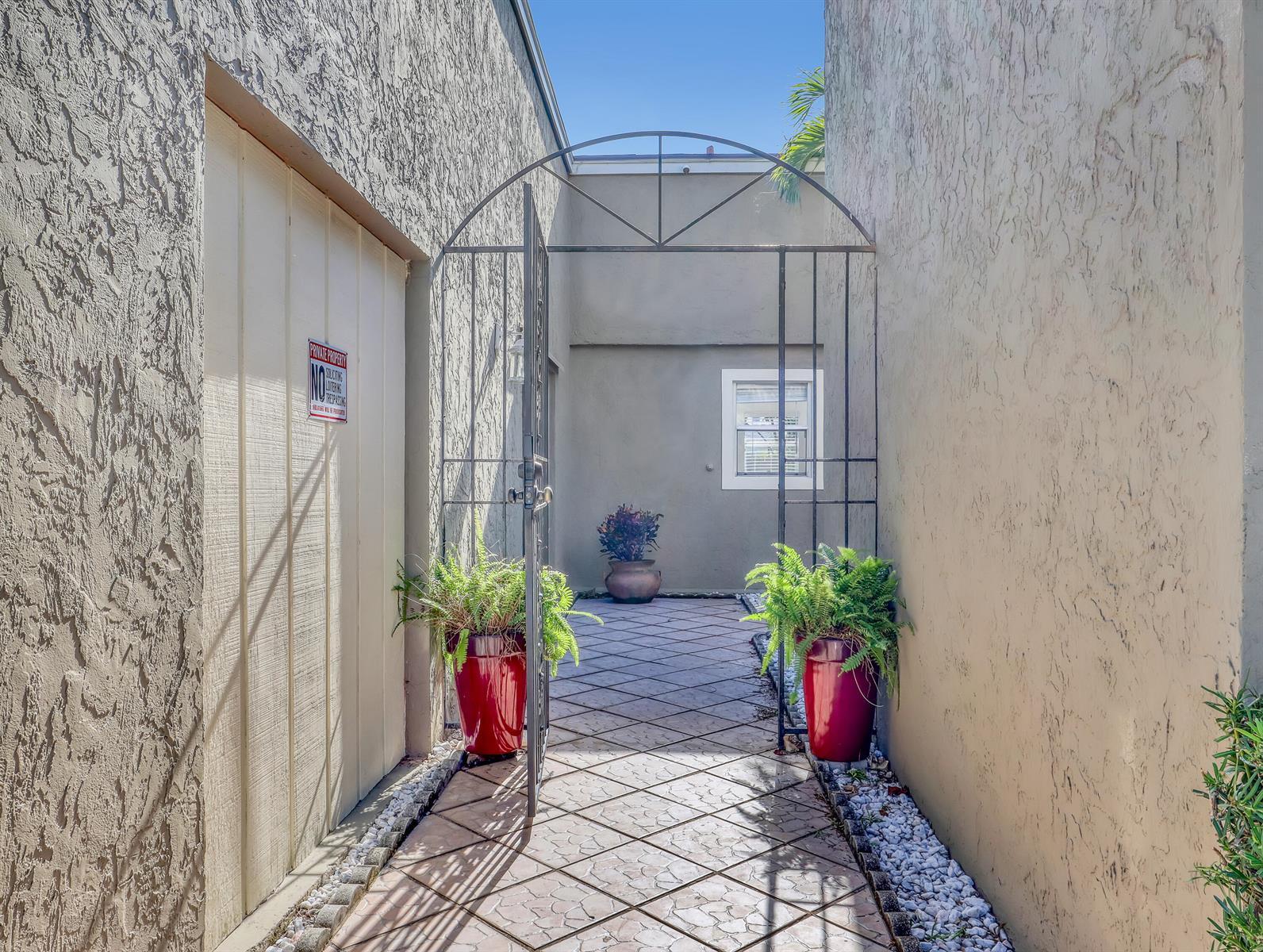 10404 Carmen Lane, Royal Palm Beach FL 33411 photo 4