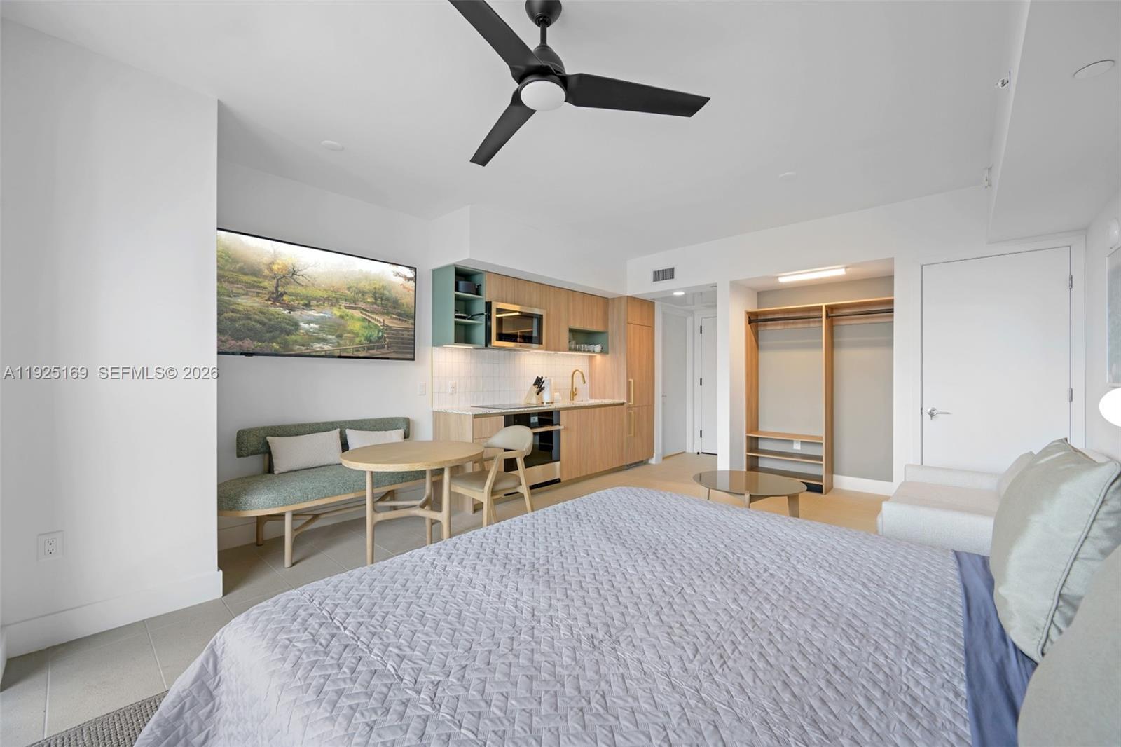 159 NE 6th St # 3810, Miami FL 33132 photo 4